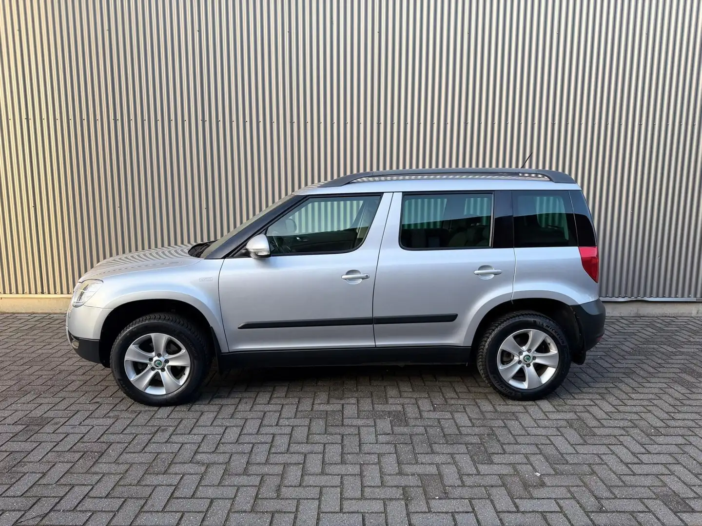 Skoda Yeti 1.4 TSI Greentech Tour Leder|Navi|Cruise control Grijs - 2