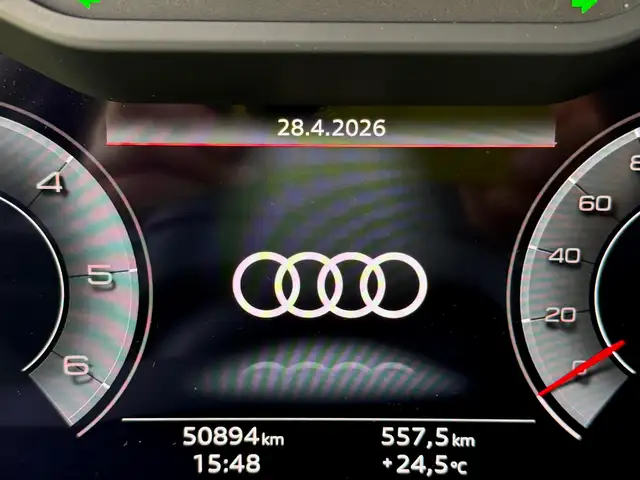 Audi Q8 view 12