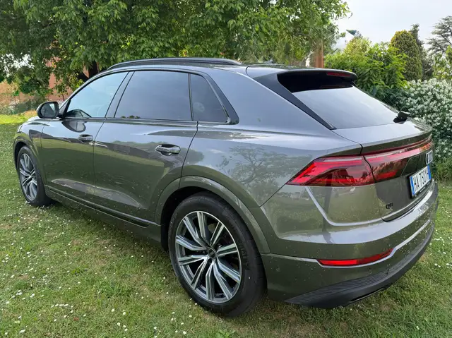 Audi Q8 view 3