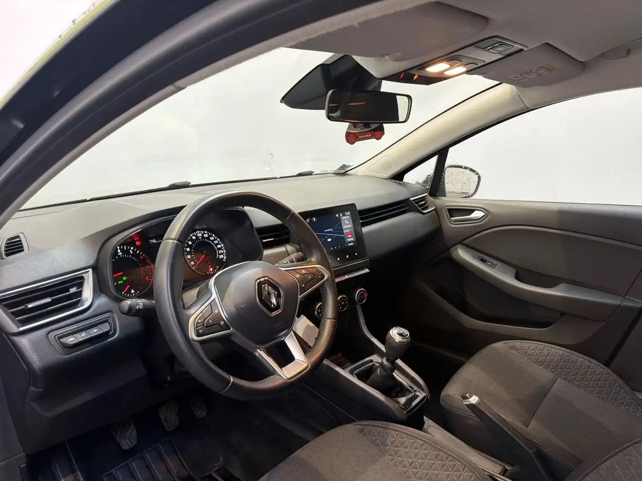 Renault Clio Citadine 5 portes — photo 8