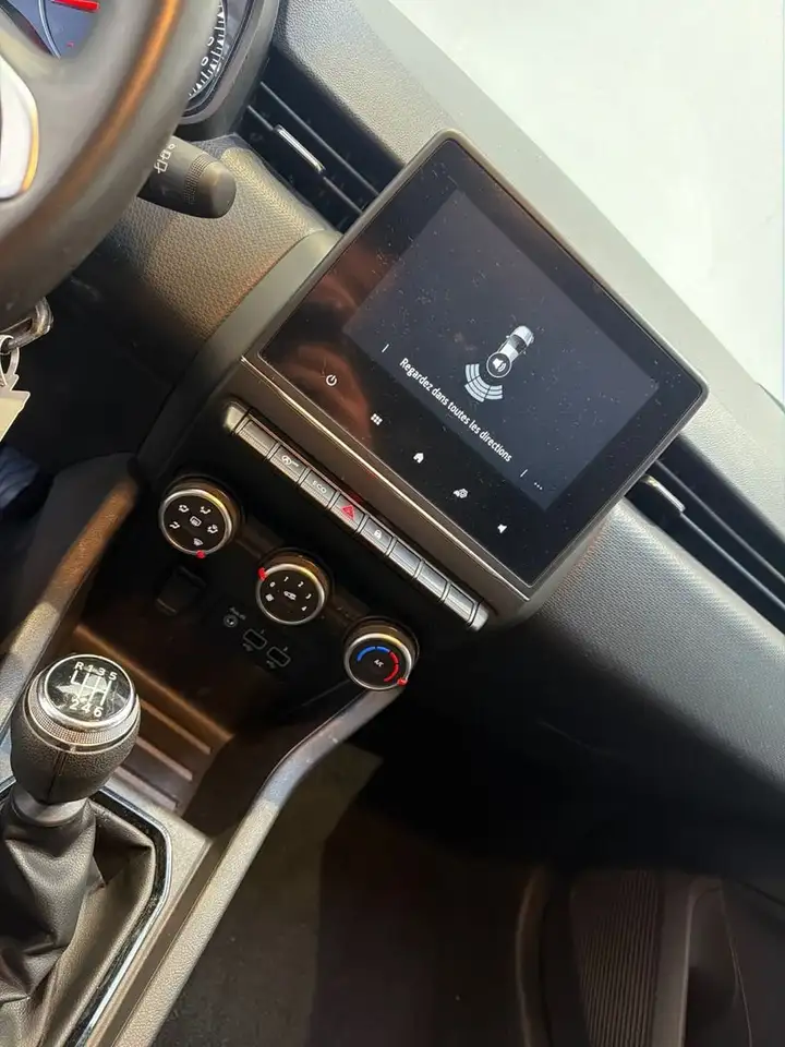 Renault Clio Citadine 5 portes — photo 9