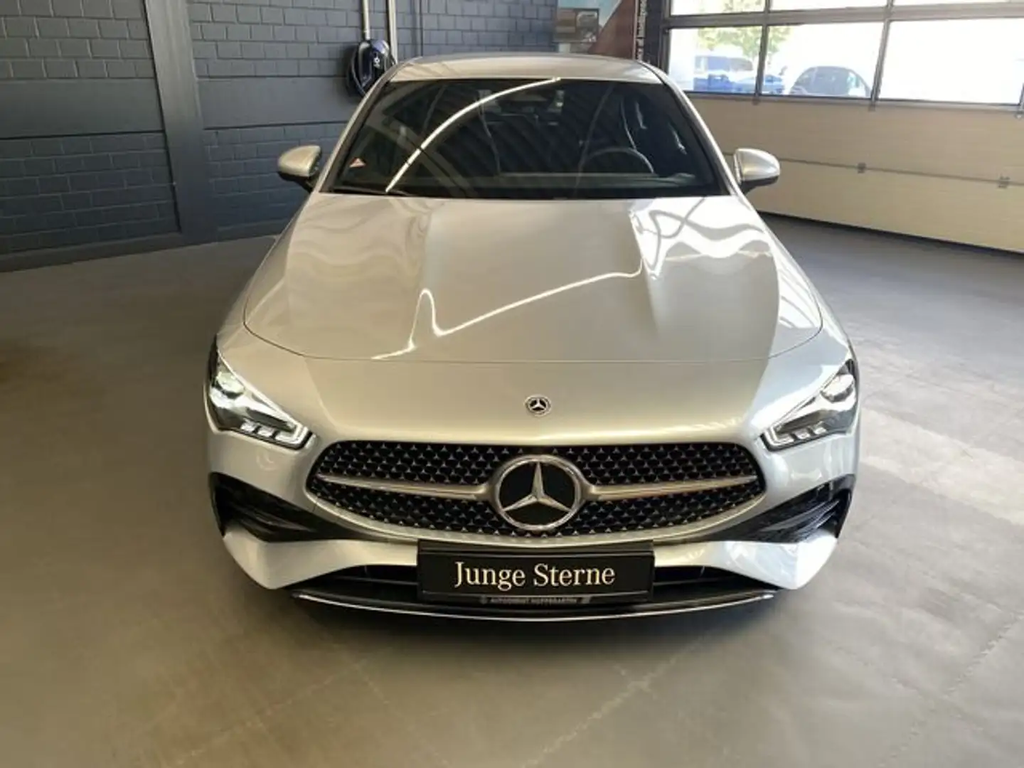 Mercedes-Benz CLA 200 CLA 200 d AMG Line LED Kamera Sitzh. Ambiente Stříbrná - 2