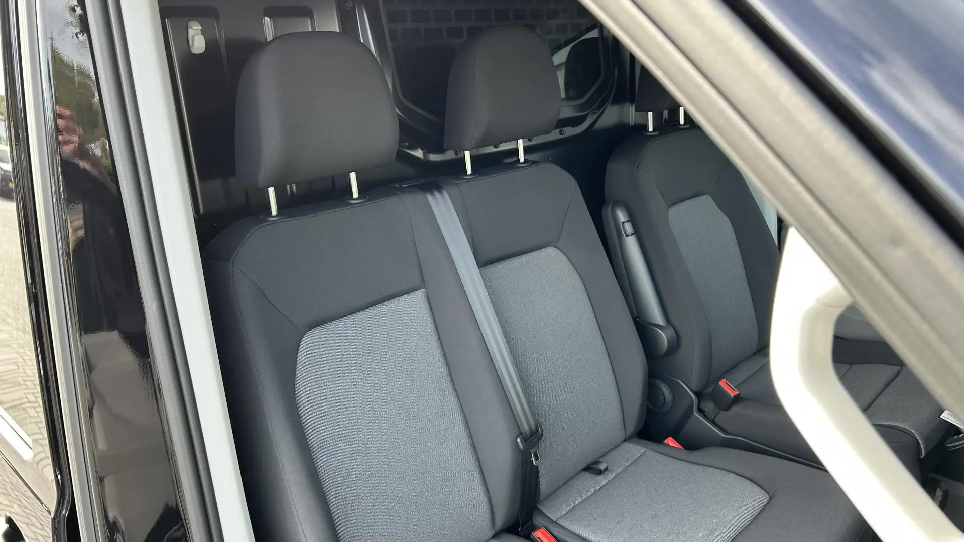 Volkswagen Crafter 30 2.0 TDI 140pk DSG L3H3 Exclusive BPM vrij! Beti Zwart - 2