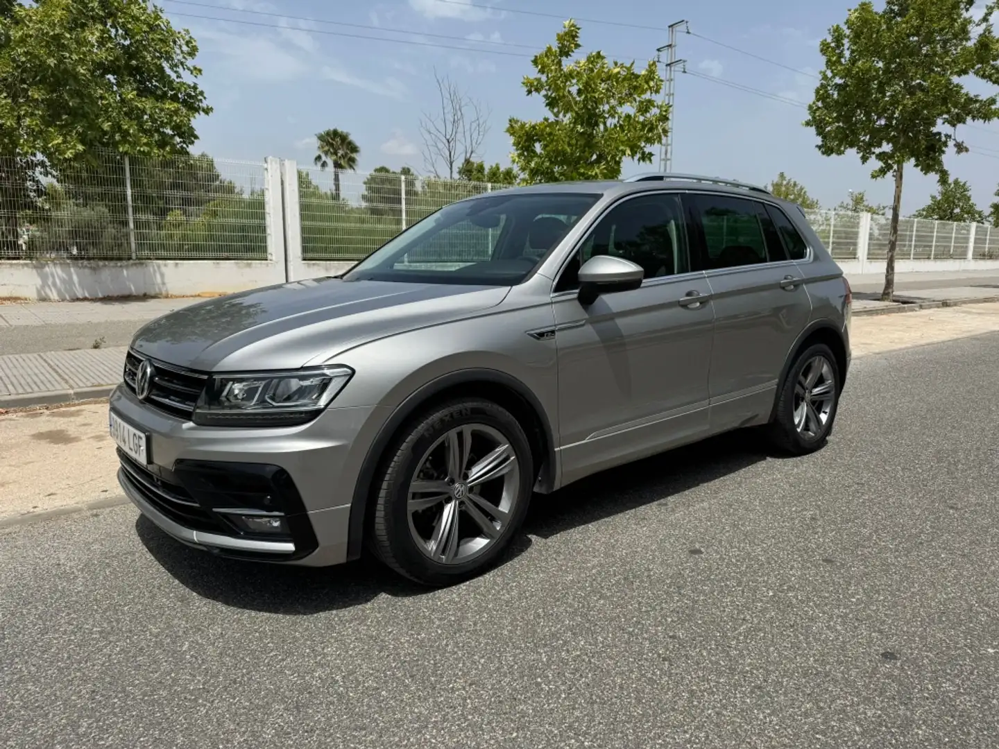 Volkswagen Tiguan 2.0TDI R-Line DSG 110kW Gris - 1