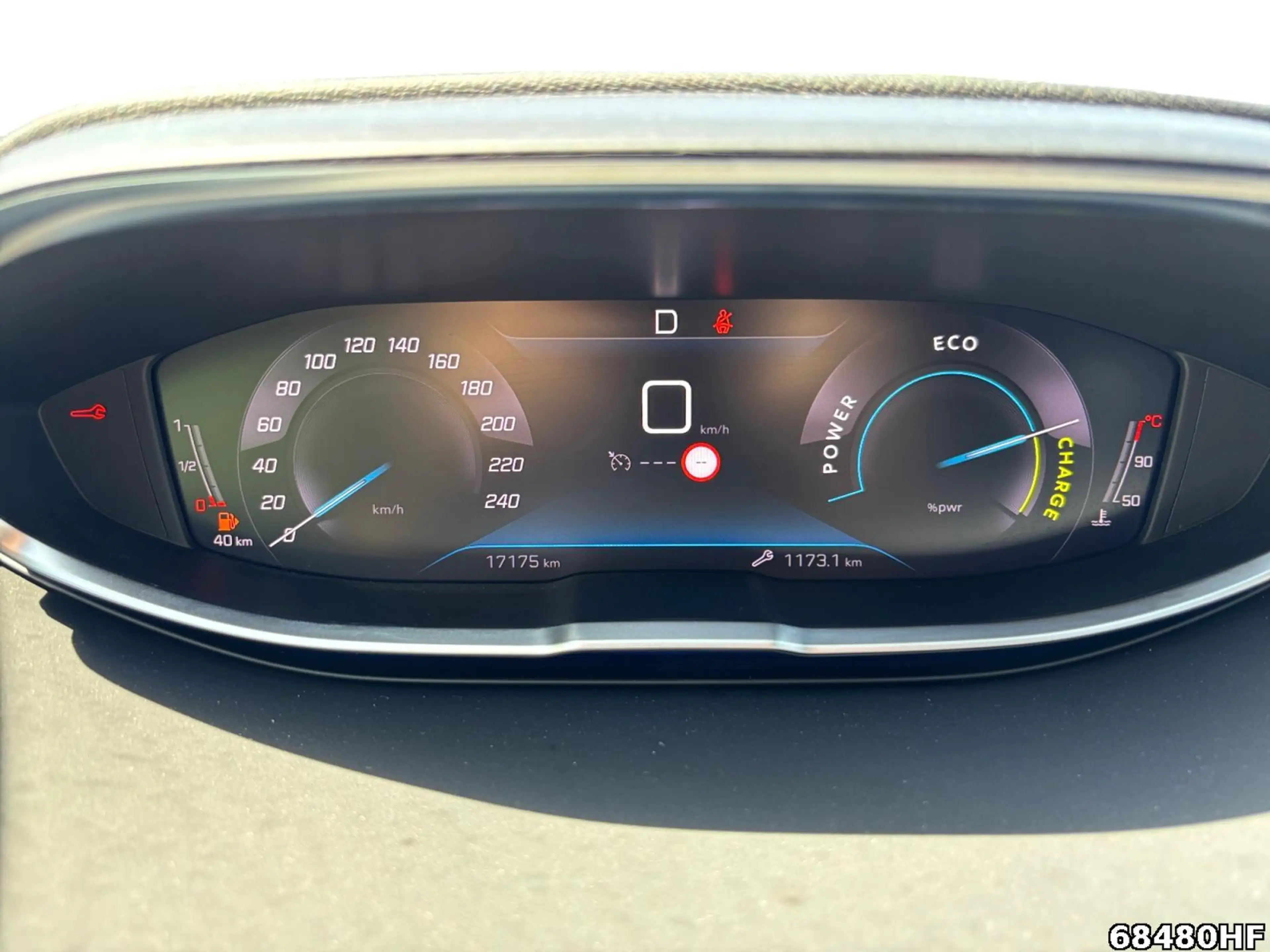 Peugeot 5008 1.2 Hybrid 136 Allure Pack — photo 10