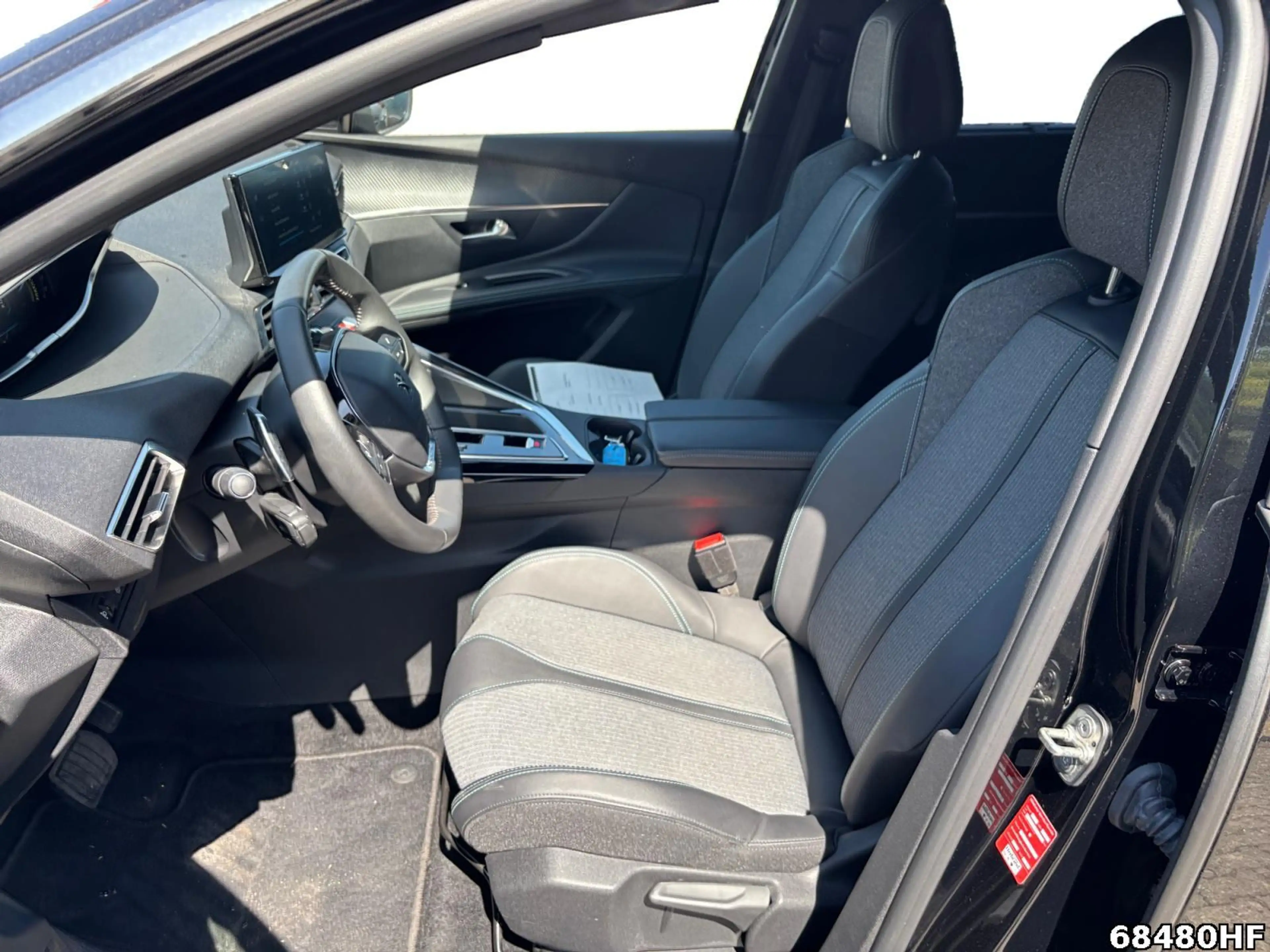 Peugeot 5008 1.2 Hybrid 136 Allure Pack — photo 11