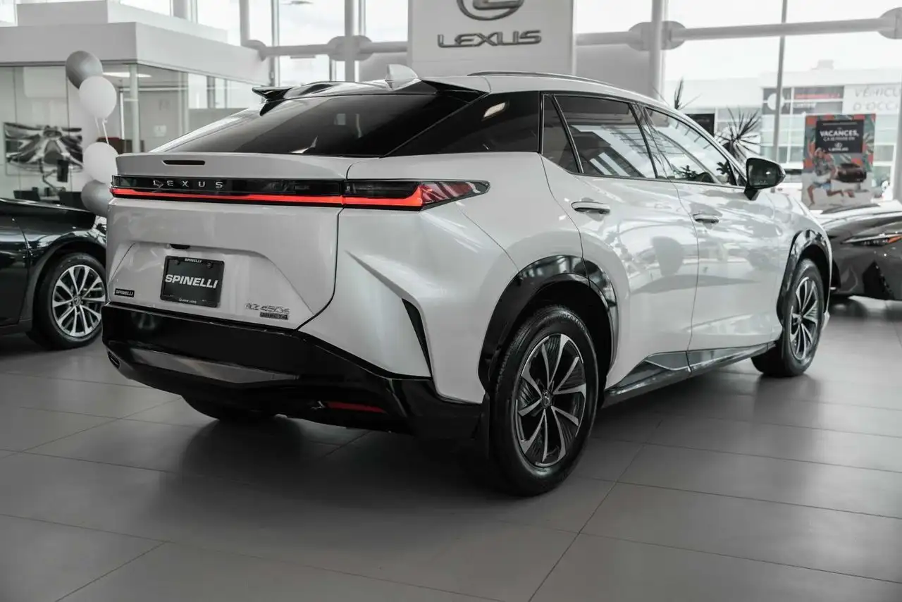 Lexus RZ снимка Lexus RZ