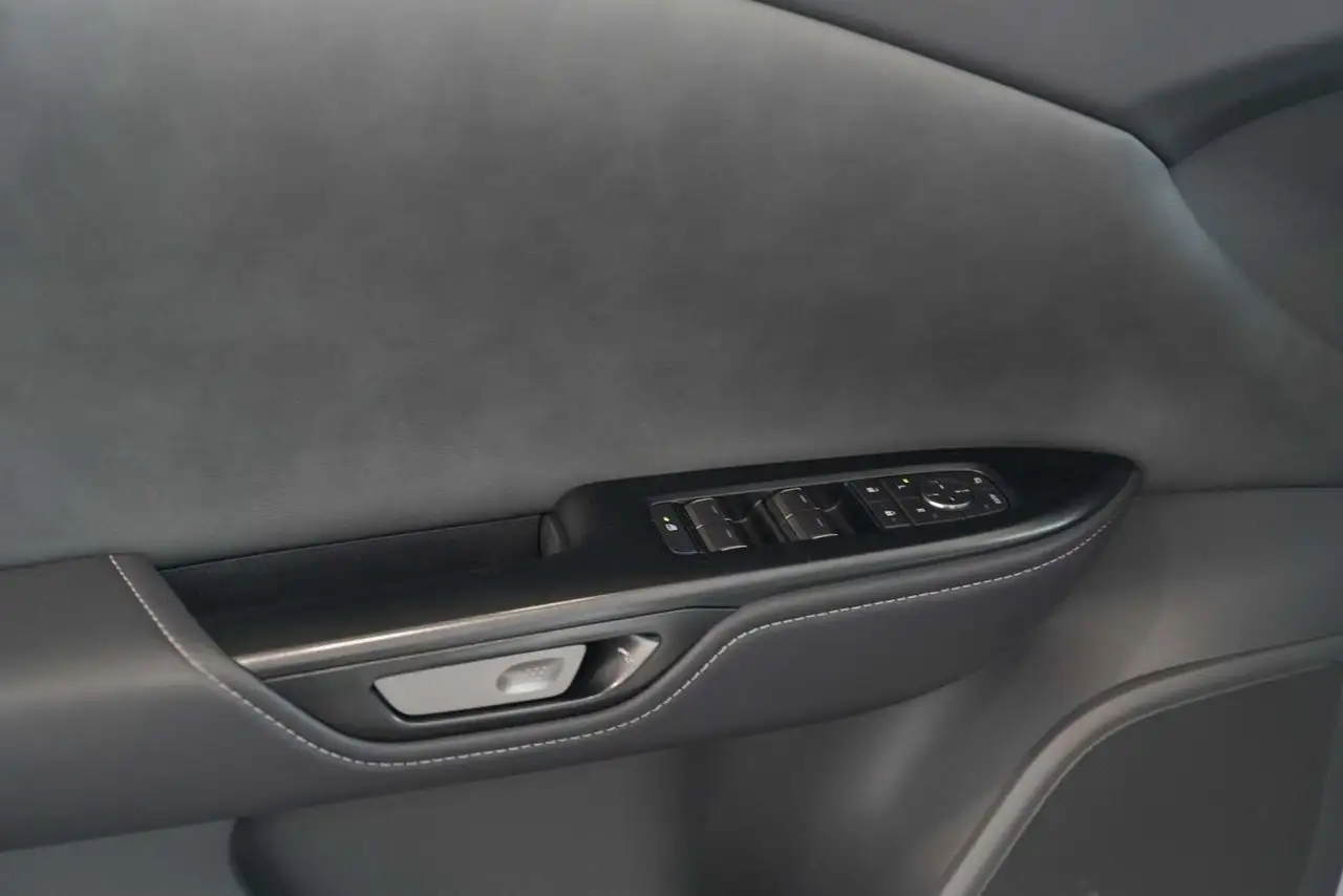 Lexus RZ снимка Lexus RZ