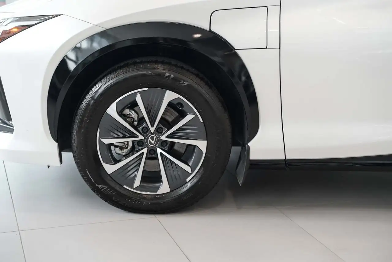 Lexus RZ снимка Lexus RZ