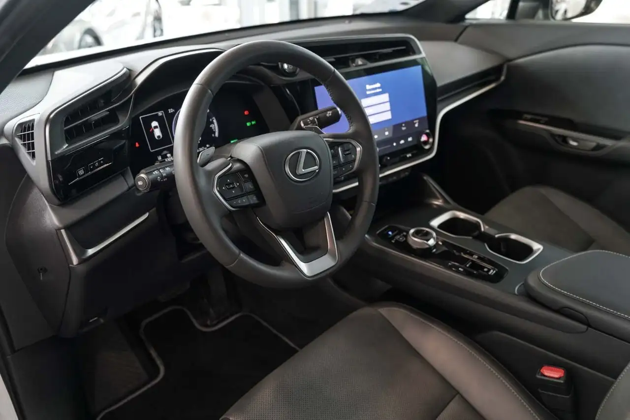 Lexus RZ снимка Lexus RZ