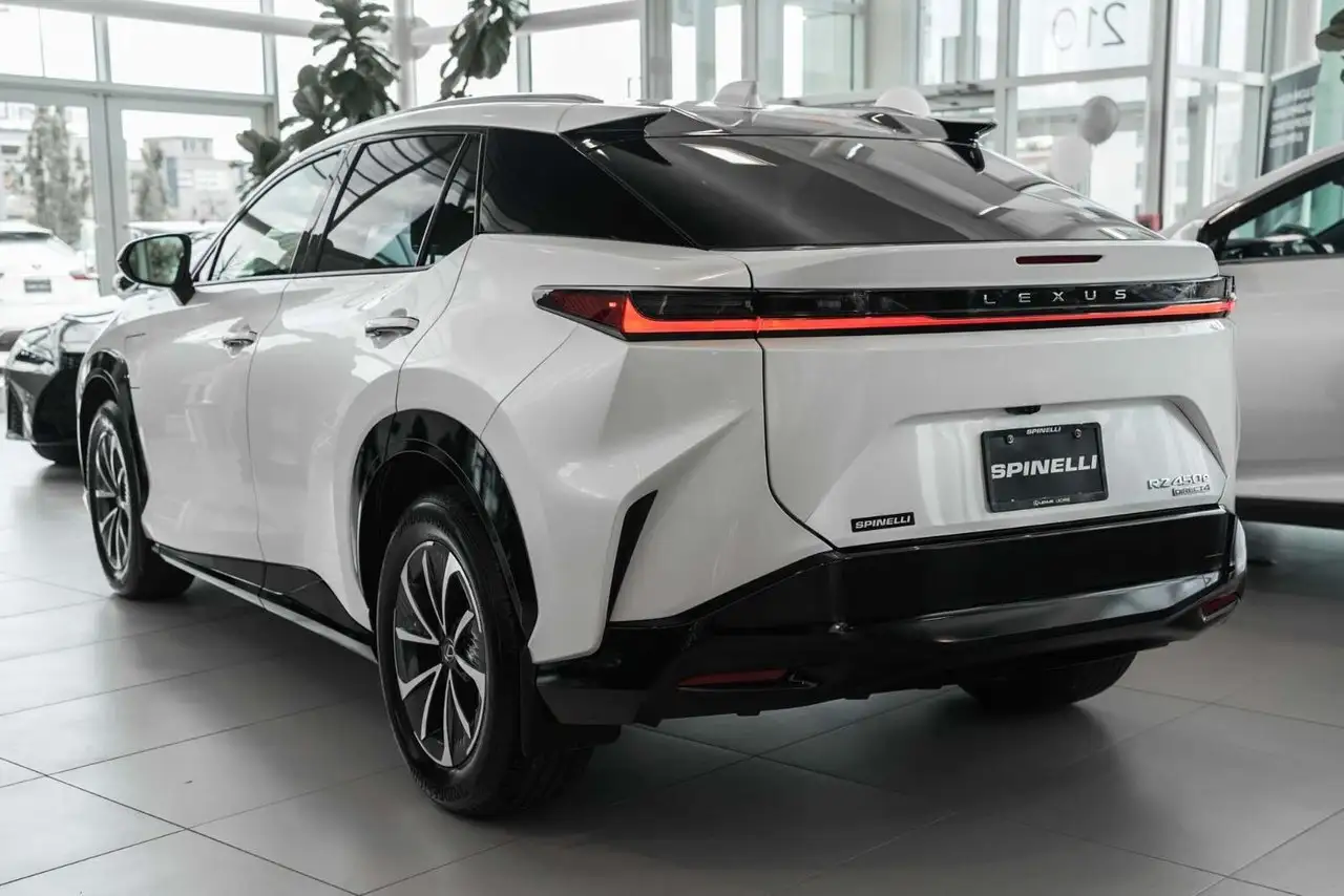Lexus RZ снимка Lexus RZ