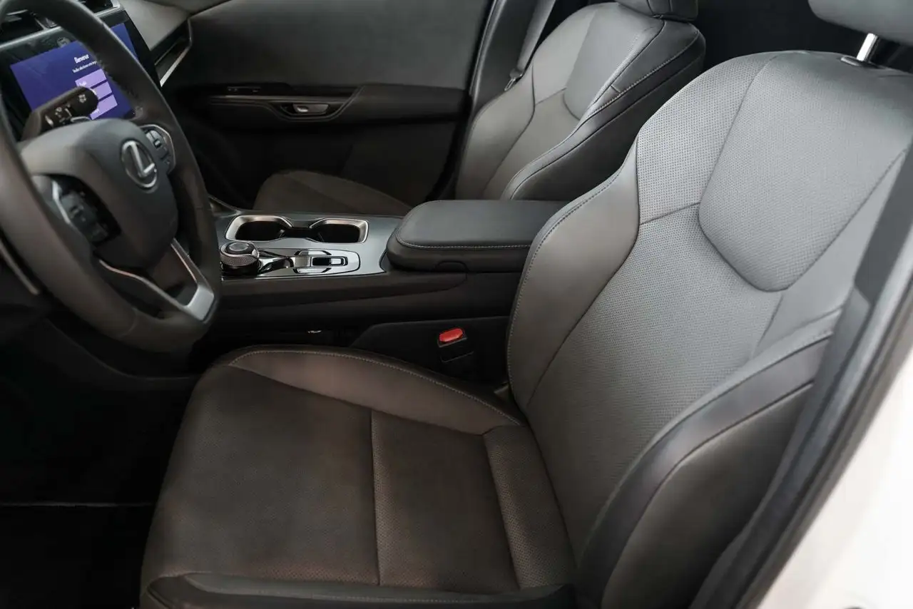Lexus RZ снимка Lexus RZ