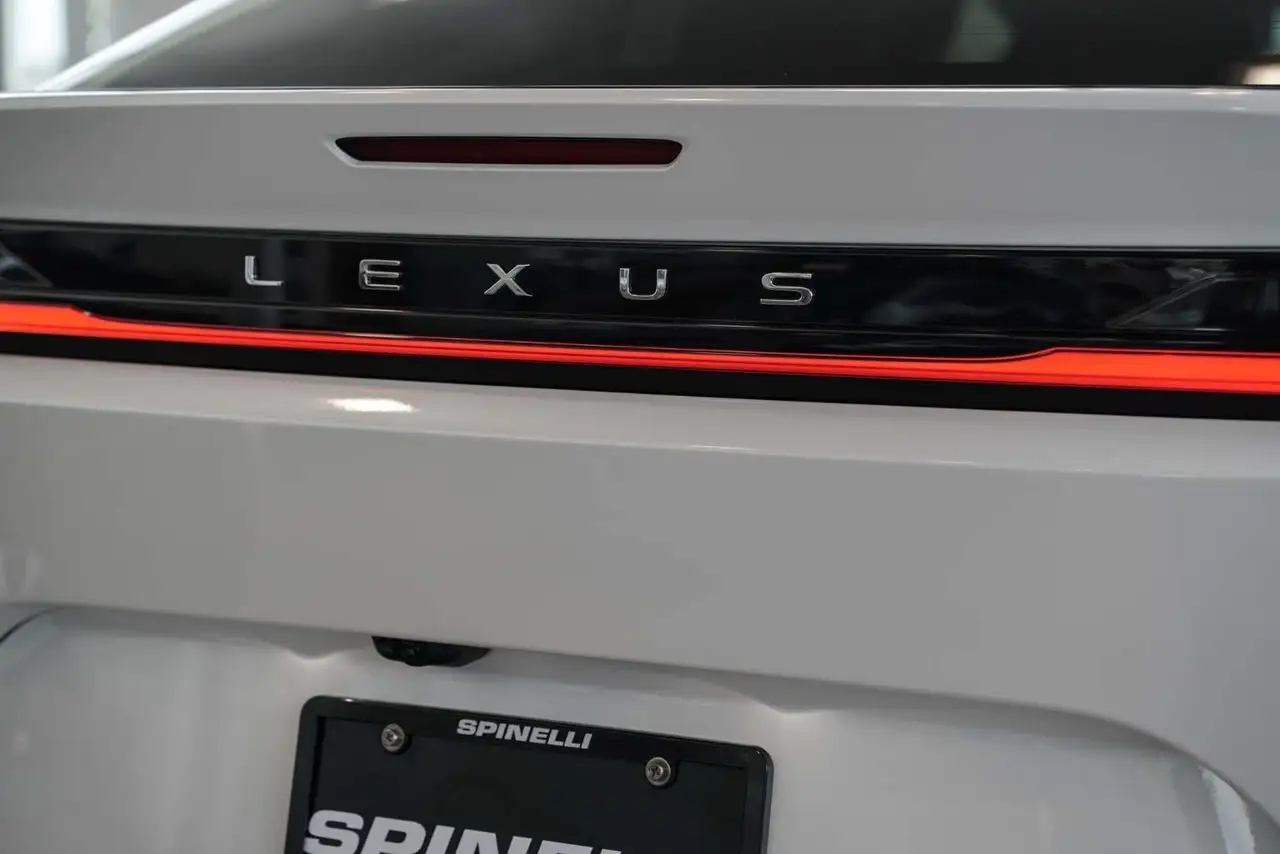 Lexus RZ снимка Lexus RZ