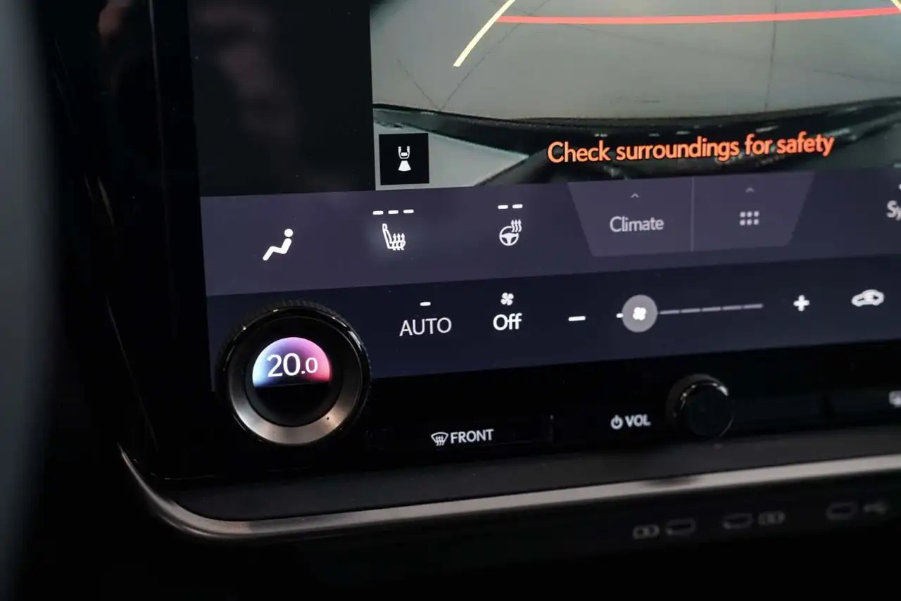 Lexus RZ снимка Lexus RZ