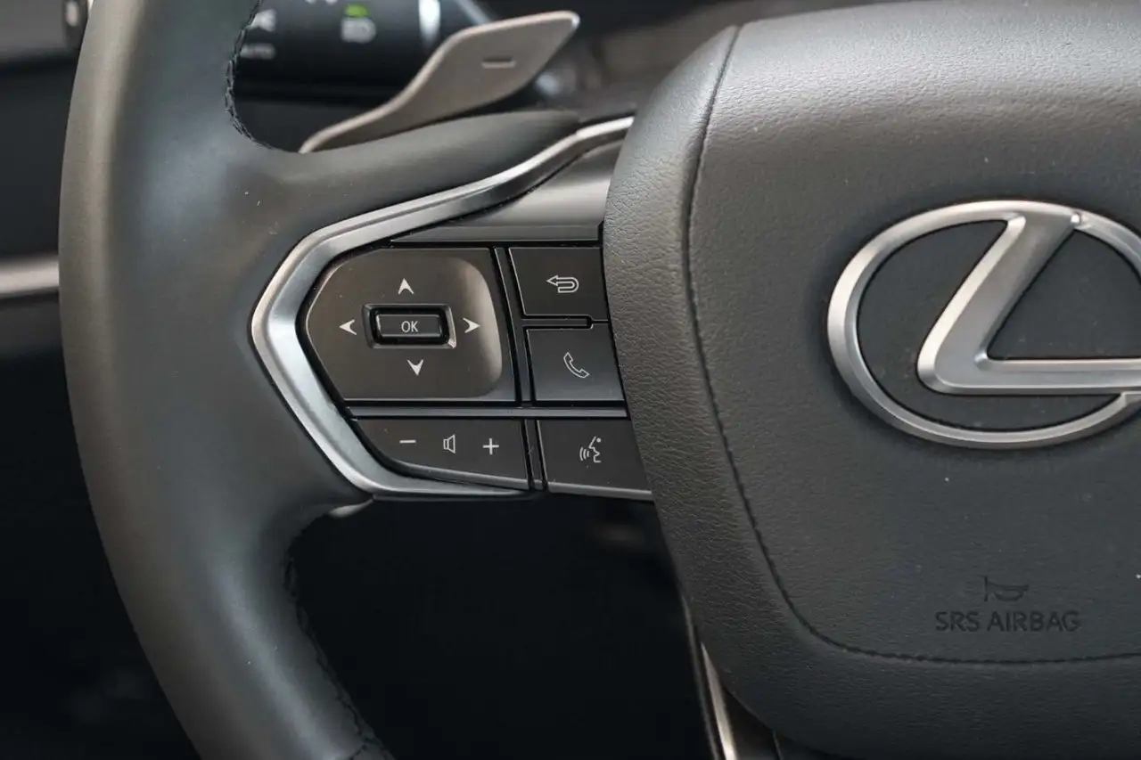 Lexus RZ снимка Lexus RZ