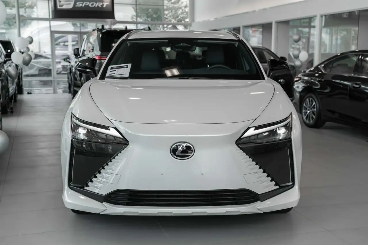 Lexus RZ снимка Lexus RZ