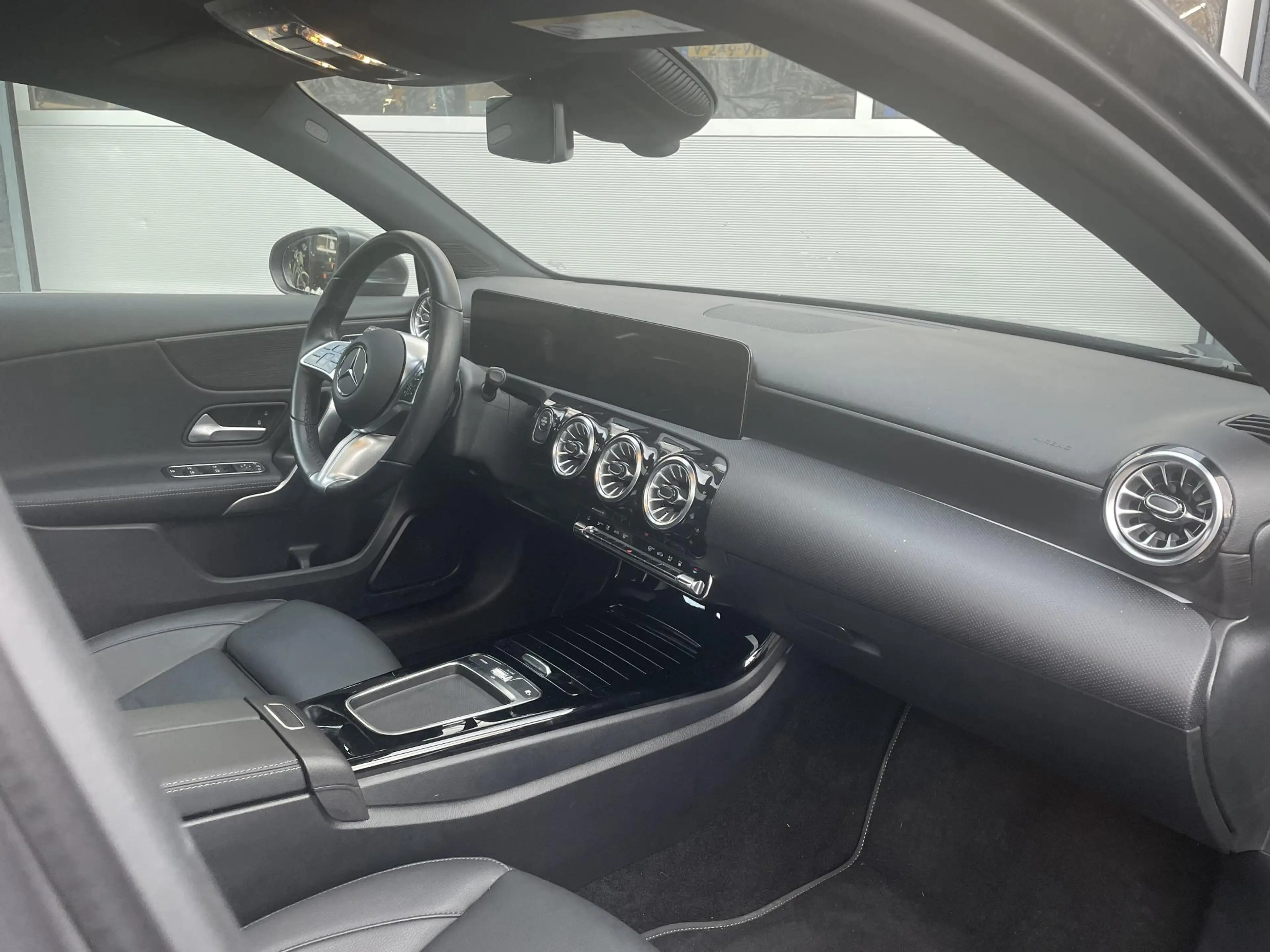 Mercedes-Benz A 250 e Luxury Line | Panoramadak | Achteruitrijcamera | — photo 3