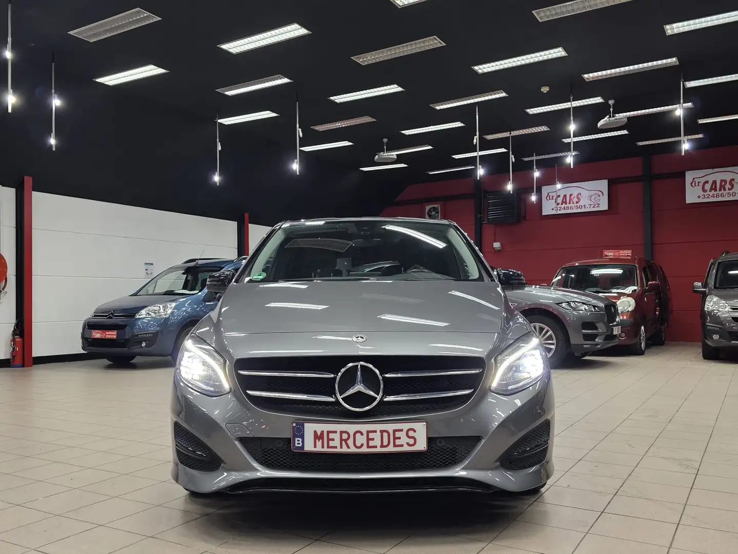 Mercedes-Benz B 180 B 180 d 7G-DCT Edition B**NAVIGATIE**XENON**LEDER* Gris - 2
