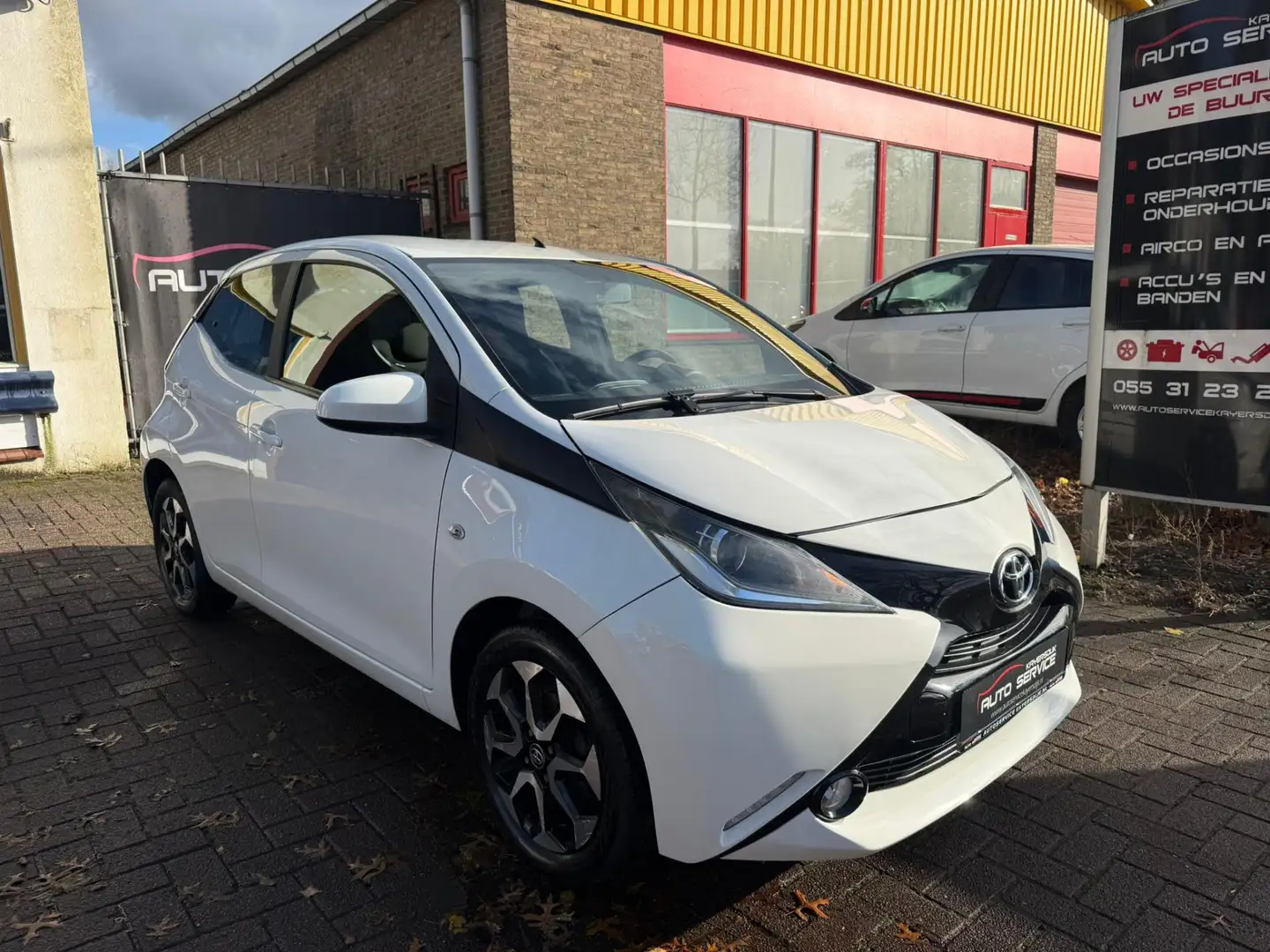 Toyota Aygo 1.0 VVT-i x-play Camera|LMV|Carplay|LED|APK|BEURT Blanc - 1