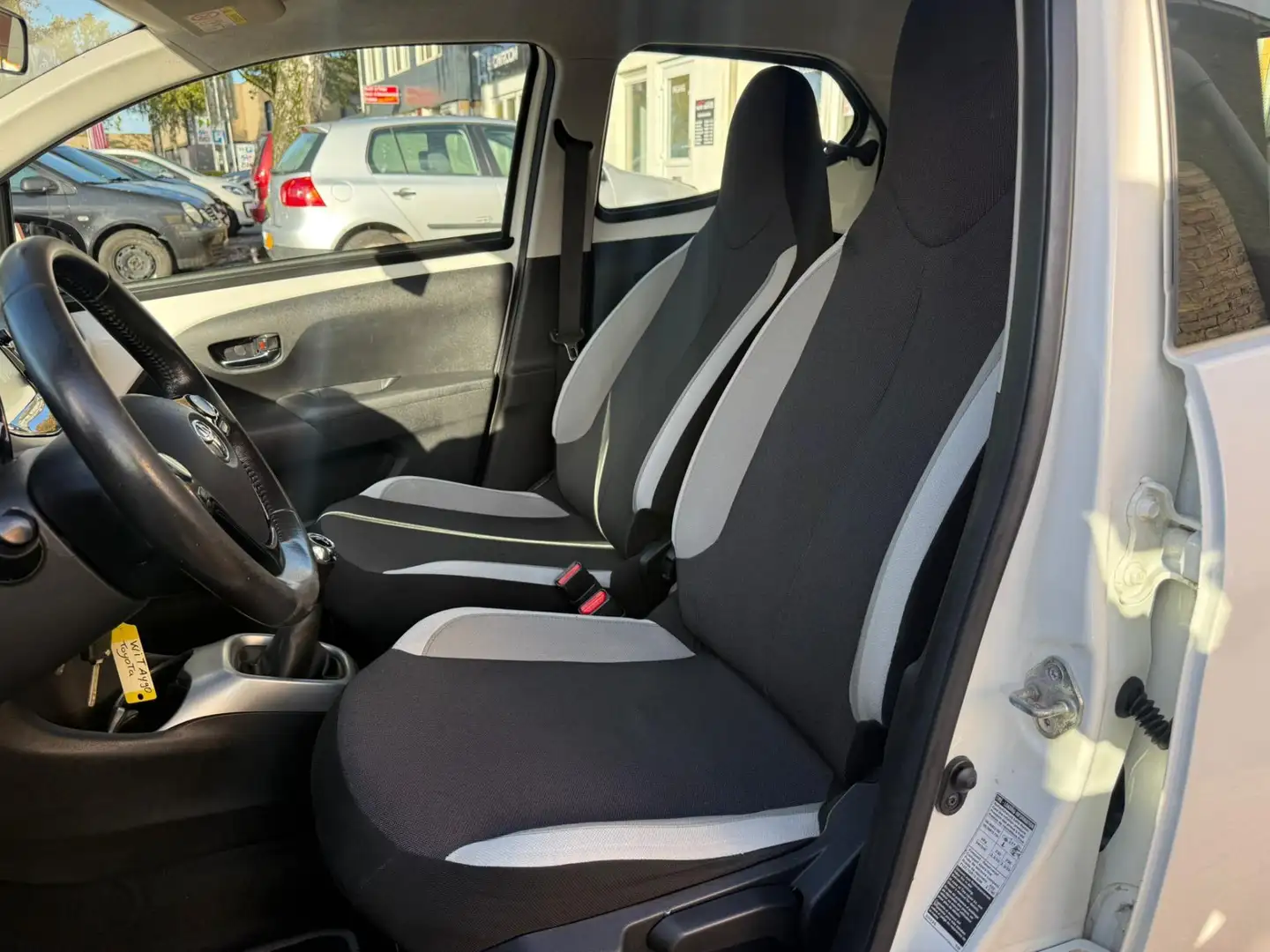 Toyota Aygo 1.0 VVT-i x-play Camera|LMV|Carplay|LED|APK|BEURT Blanc - 2