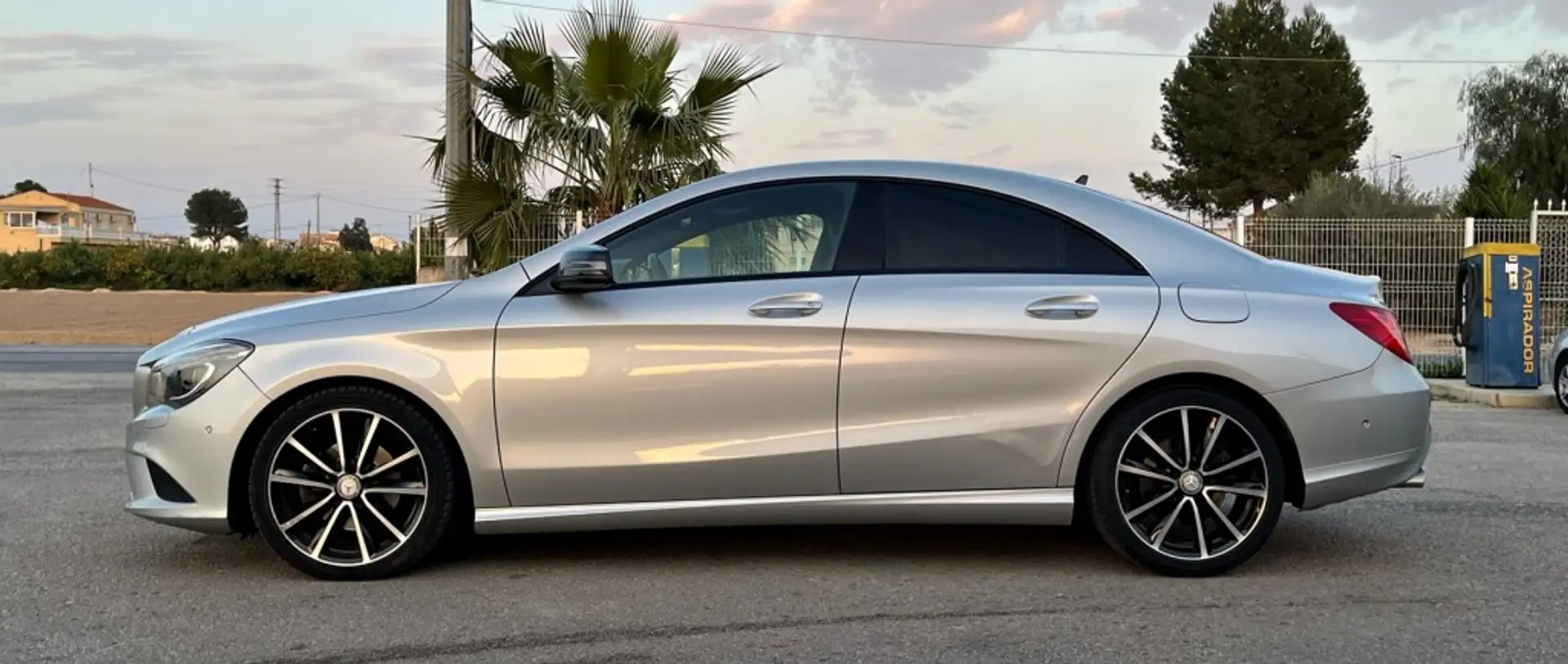 Mercedes-Benz CLA 220 220CDI Urban 4M 7G-DCT Plateado - 2