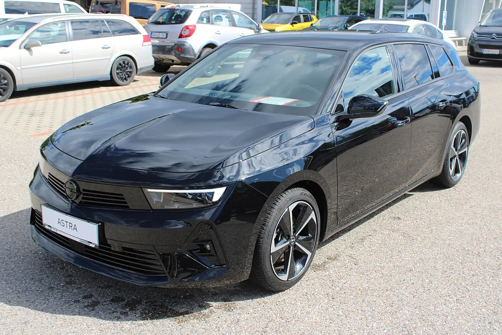 Opel Astra ST 1,2 Turbo GS Aut. Schwarz - 1