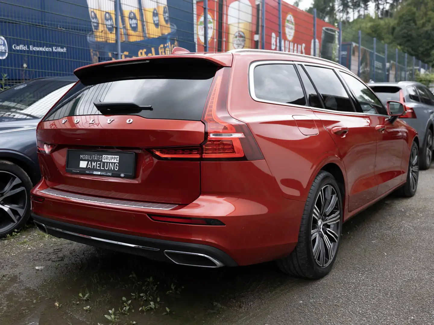 Volvo V60 T8 Inscription AWD LED 360° PANO B&W AHK Червоний - 2