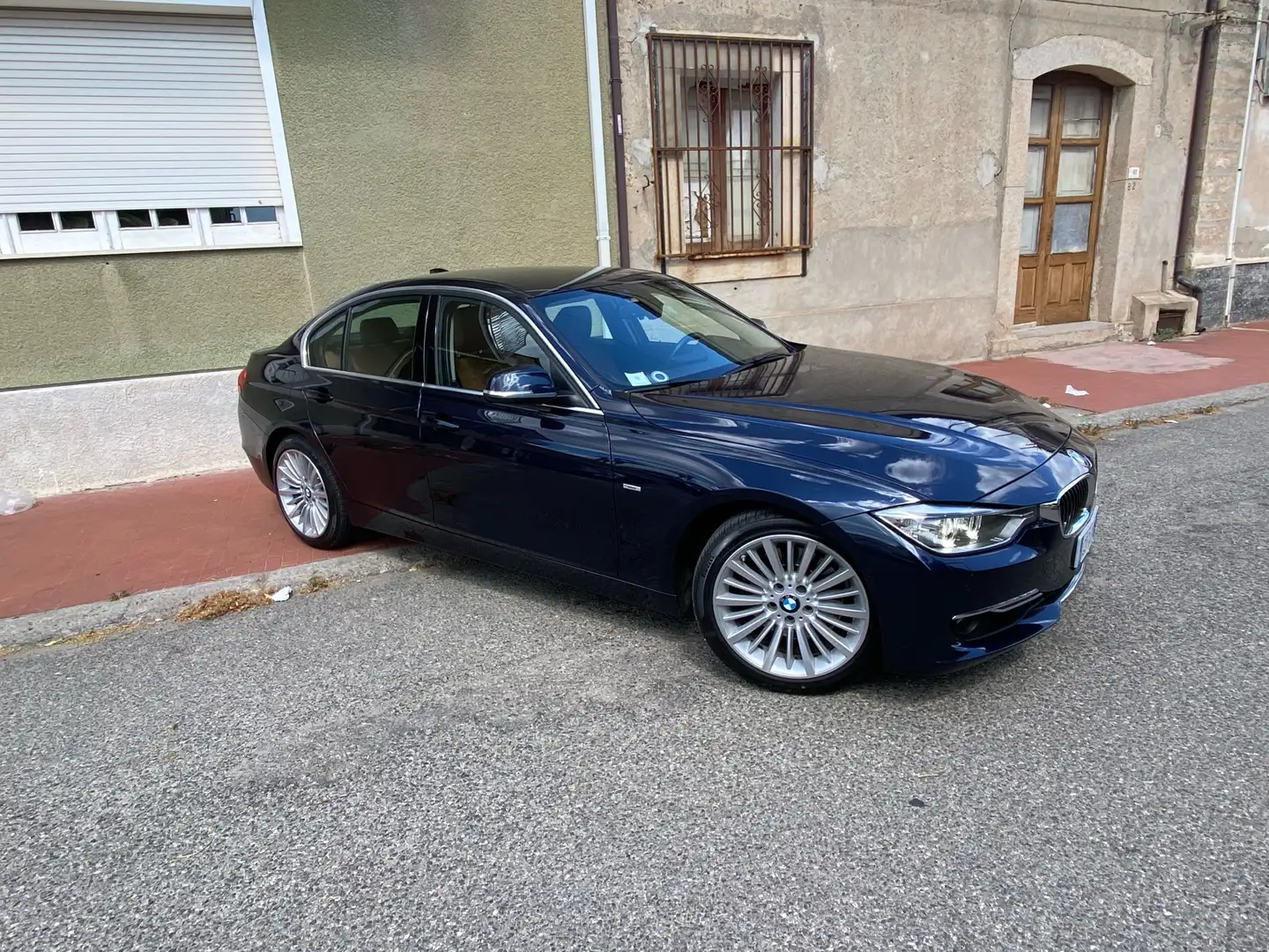 BMW 330 330dA Luxury Blauw - 2