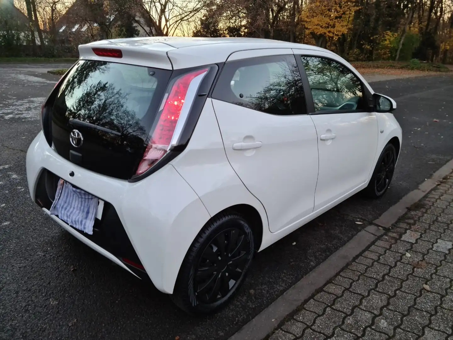 Toyota Aygo Aygo 5-Türer x Weiß - 2