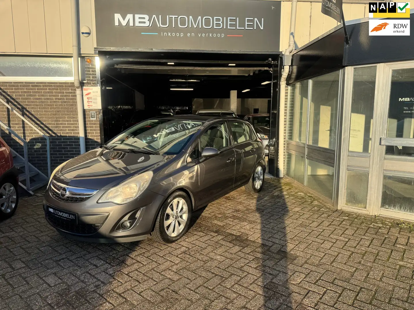 Opel Corsa 1.2-16V Anniversary Edition/5 Deurs/NAP/Airco/APK/ Grijs - 1