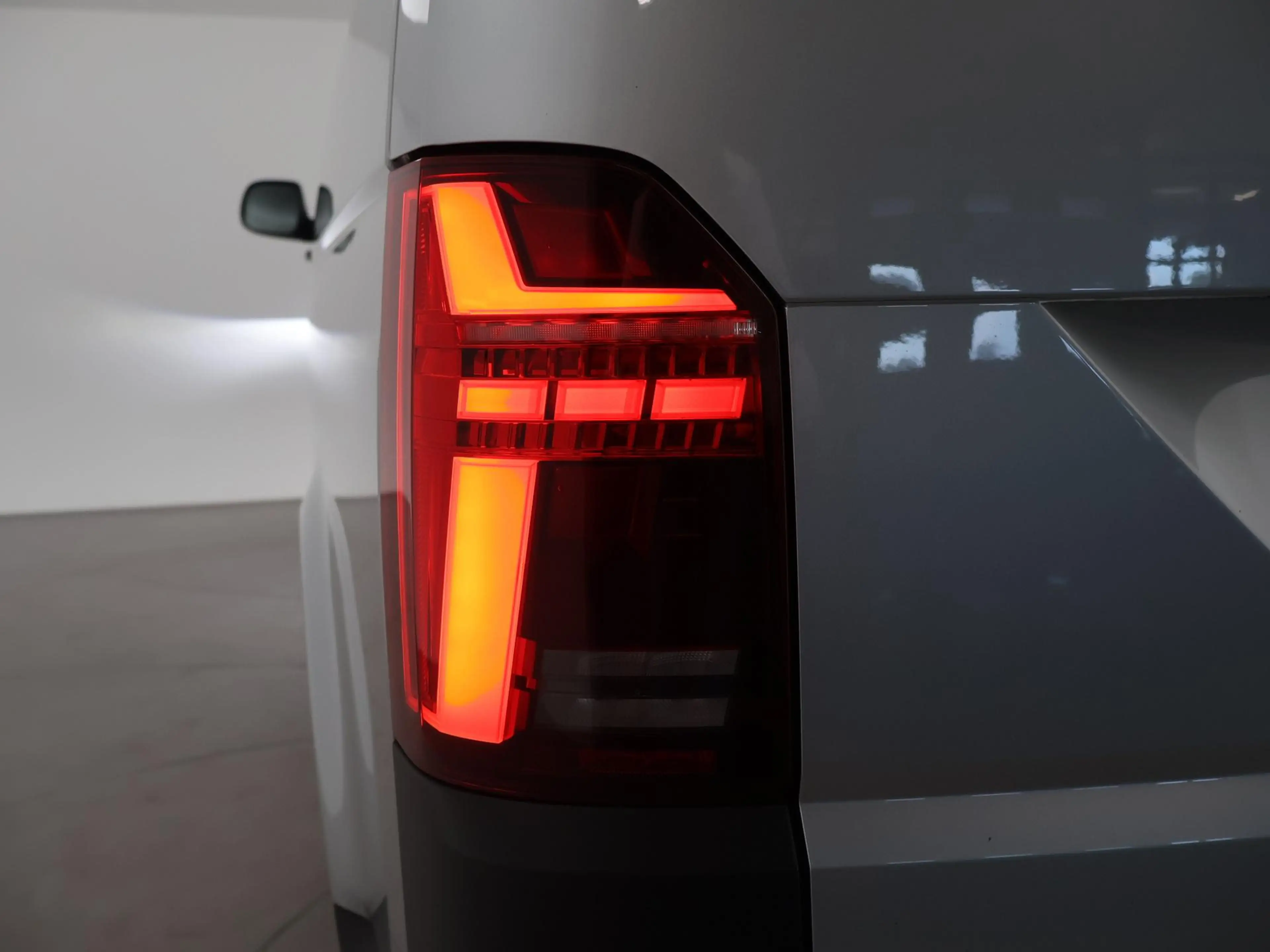 Volkswagen T6.1 Transporter 2.0 TDI L2H1 150 PK DSG AUT. + WP INRICHTING | GLO — photo 19
