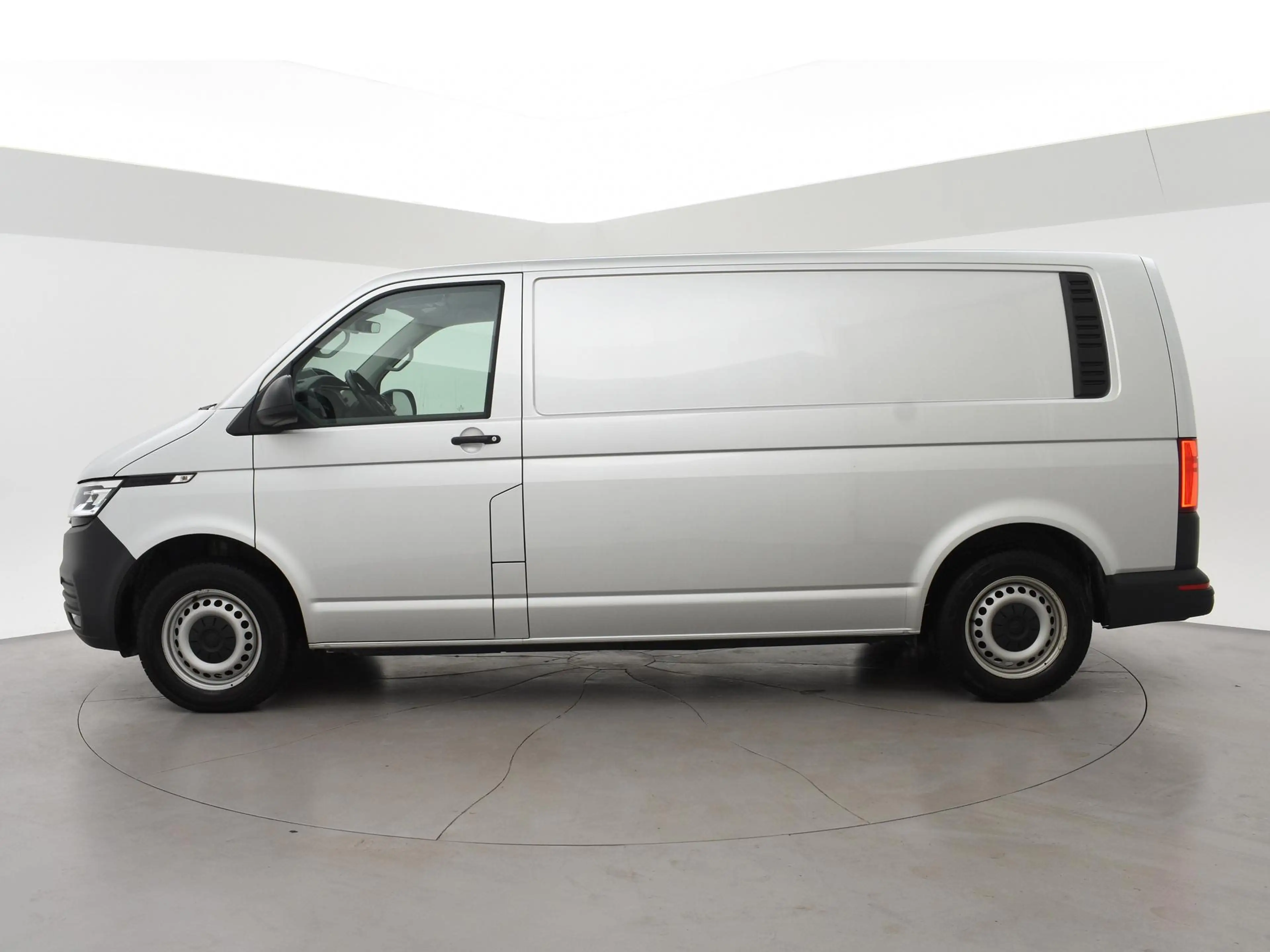 Volkswagen T6.1 Transporter 2.0 TDI L2H1 150 PK DSG AUT. + WP INRICHTING | GLO — photo 5