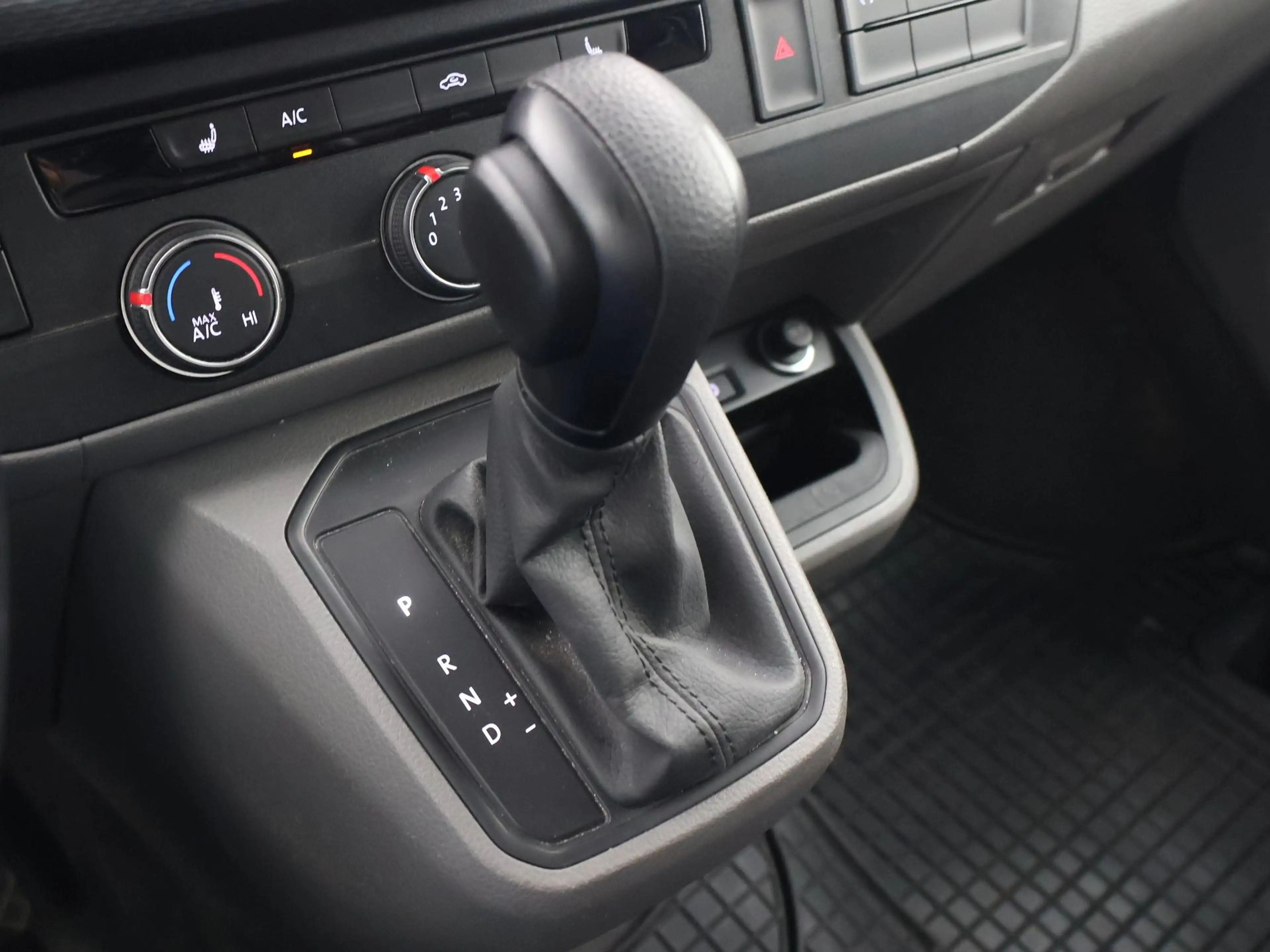 Volkswagen T6.1 Transporter 2.0 TDI L2H1 150 PK DSG AUT. + WP INRICHTING | GLO — photo 48