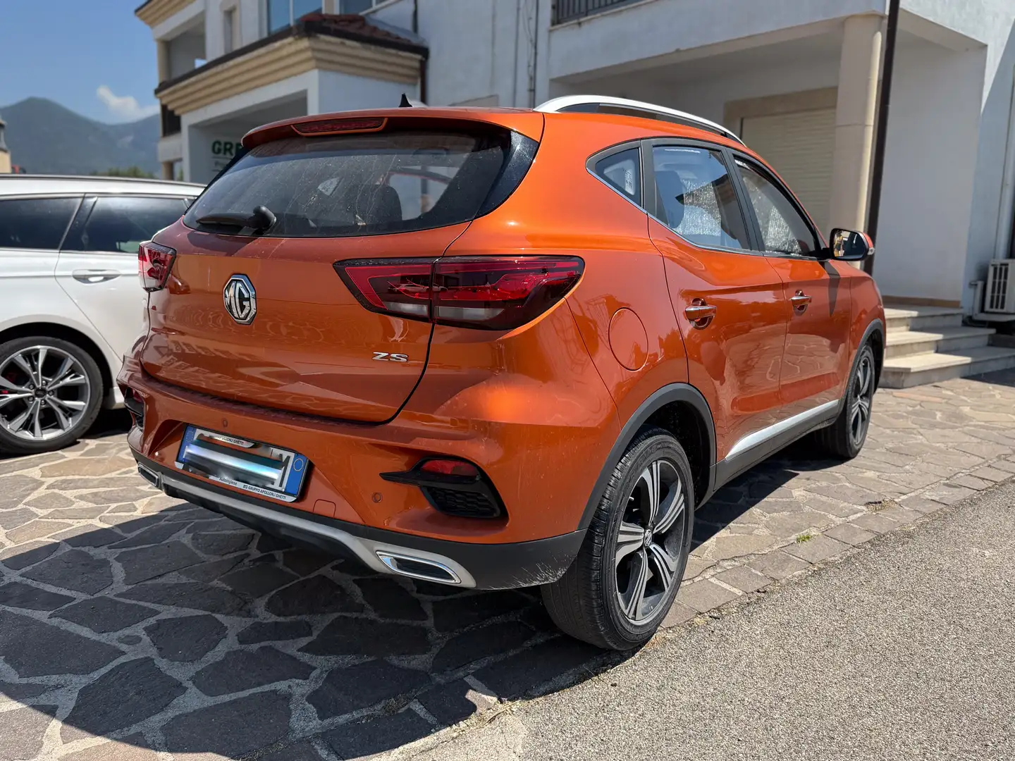 MG ZS ZS 2021 1.5 Comfort Arancione - 2