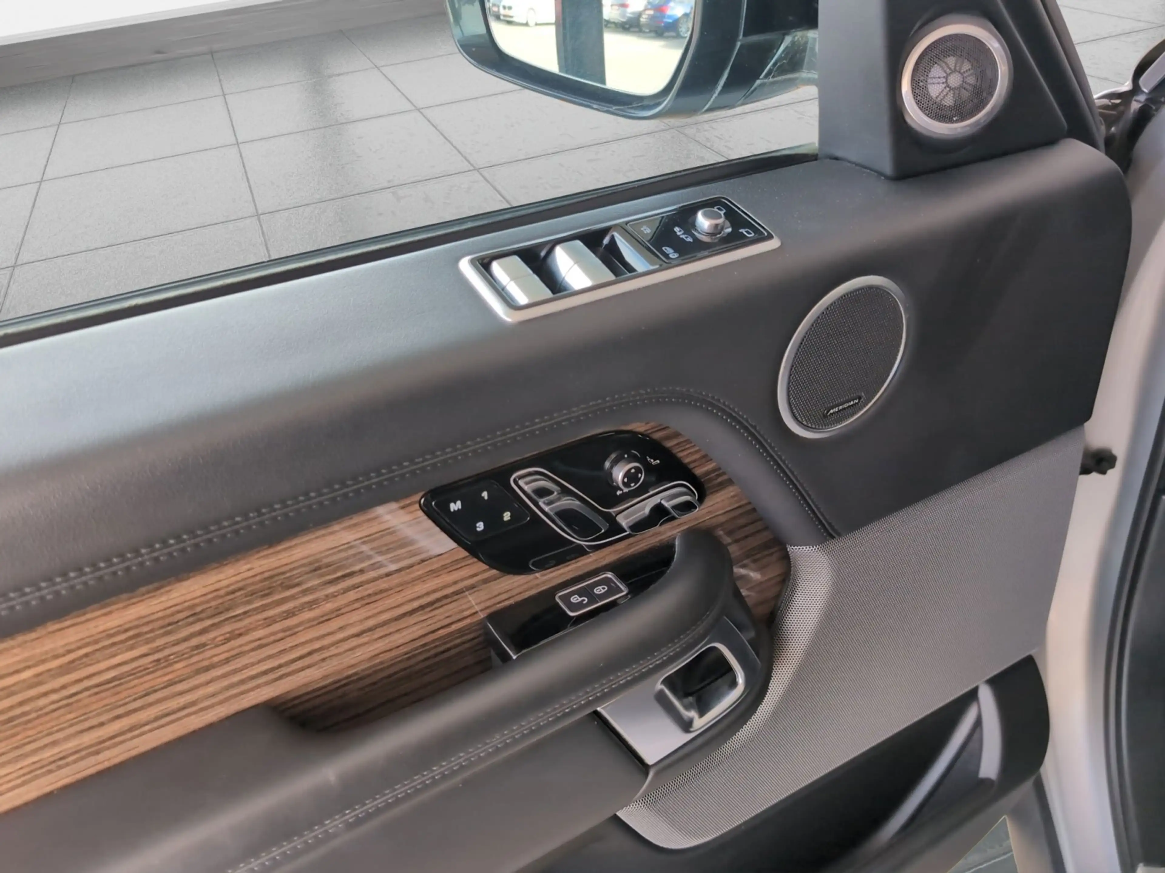 Land Rover Range Rover Vogue SDV8 /Matrix/Pano/360/Softcl. — photo 12
