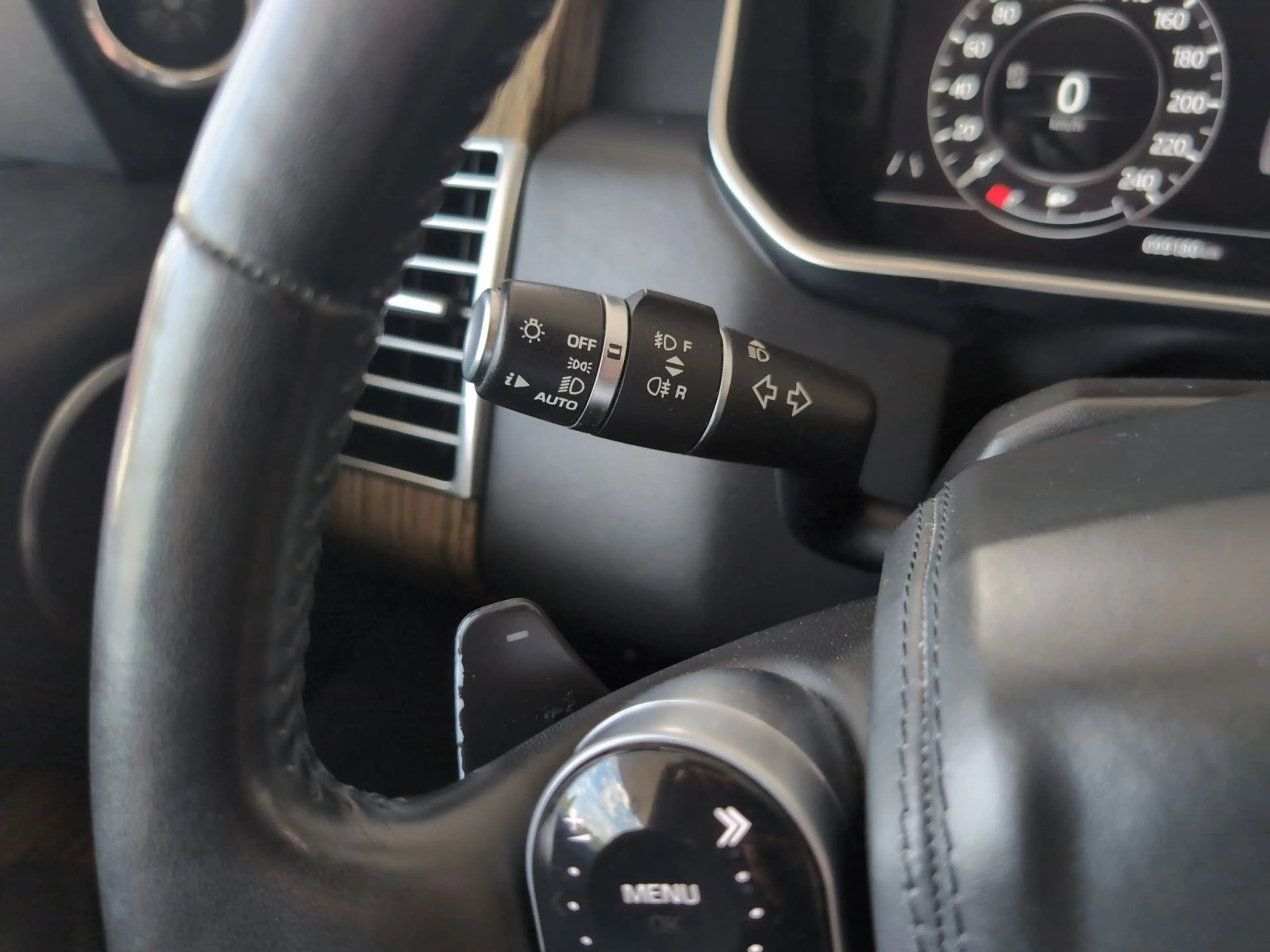 Land Rover Range Rover Vogue SDV8 /Matrix/Pano/360/Softcl. — photo 13