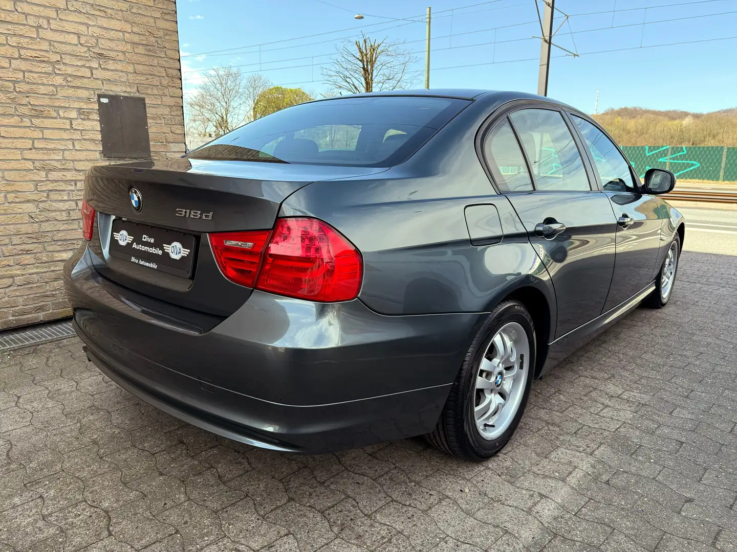 BMW 318 318d Limousine Grün - 2