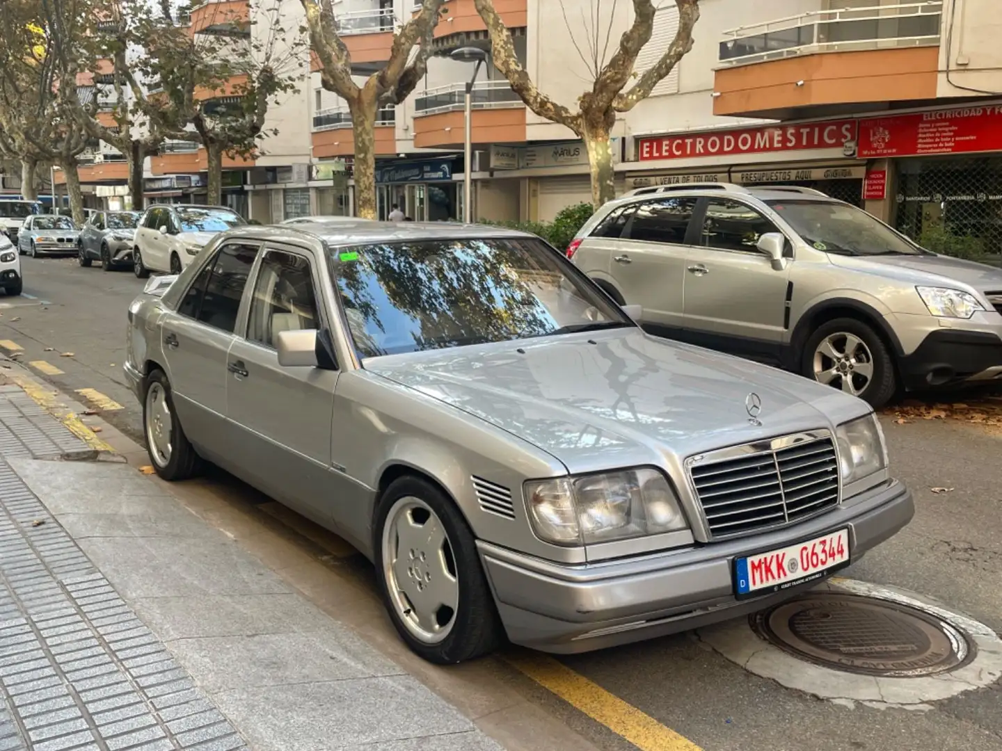 Mercedes-Benz E 300 24V Diesel Sportline, AMG Alufelgen Argent - 2