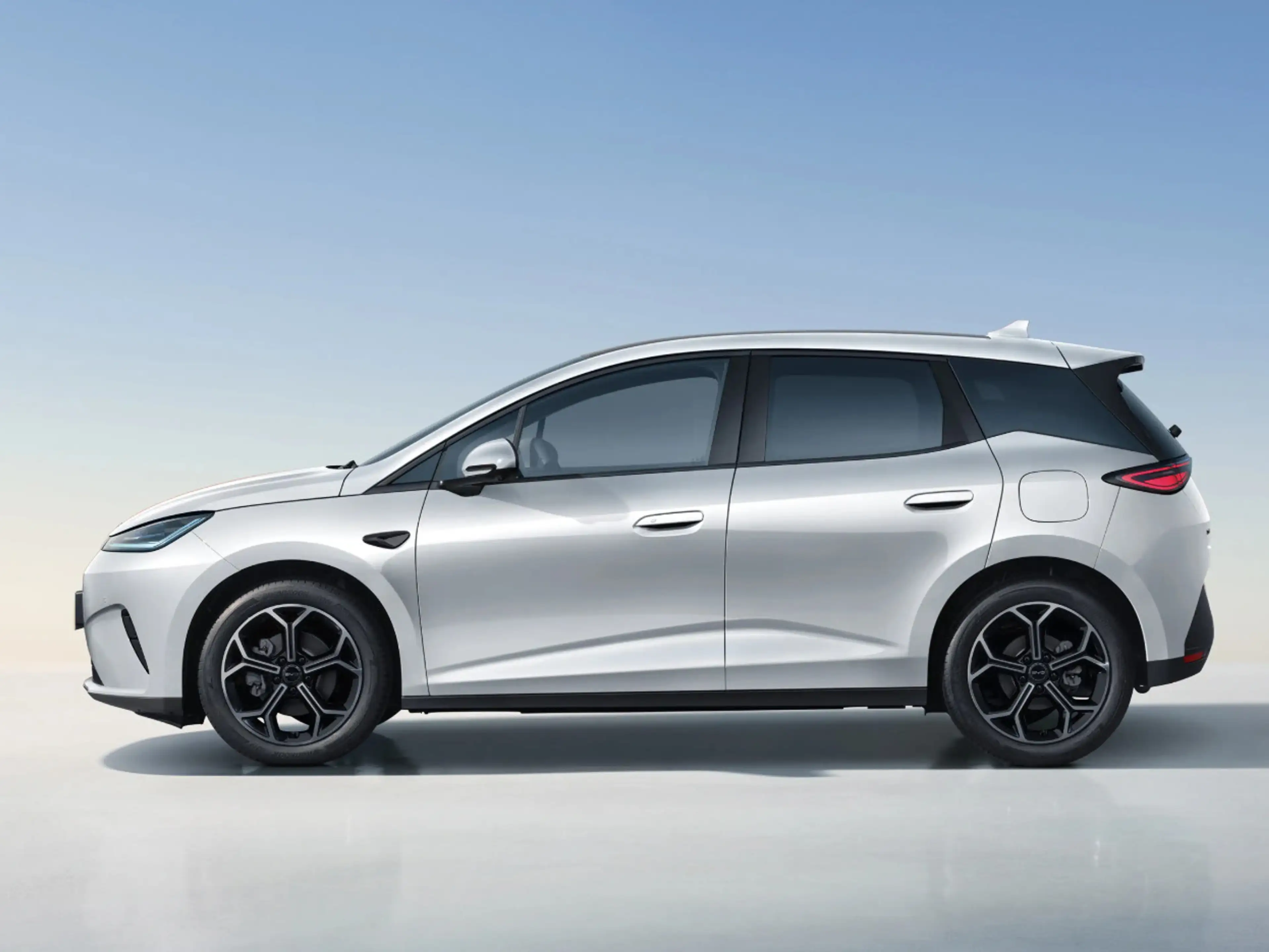 BYD Dolphin G 1.5L DM-i Comfort | 105km elektrisch | Panoramadak — photo 2