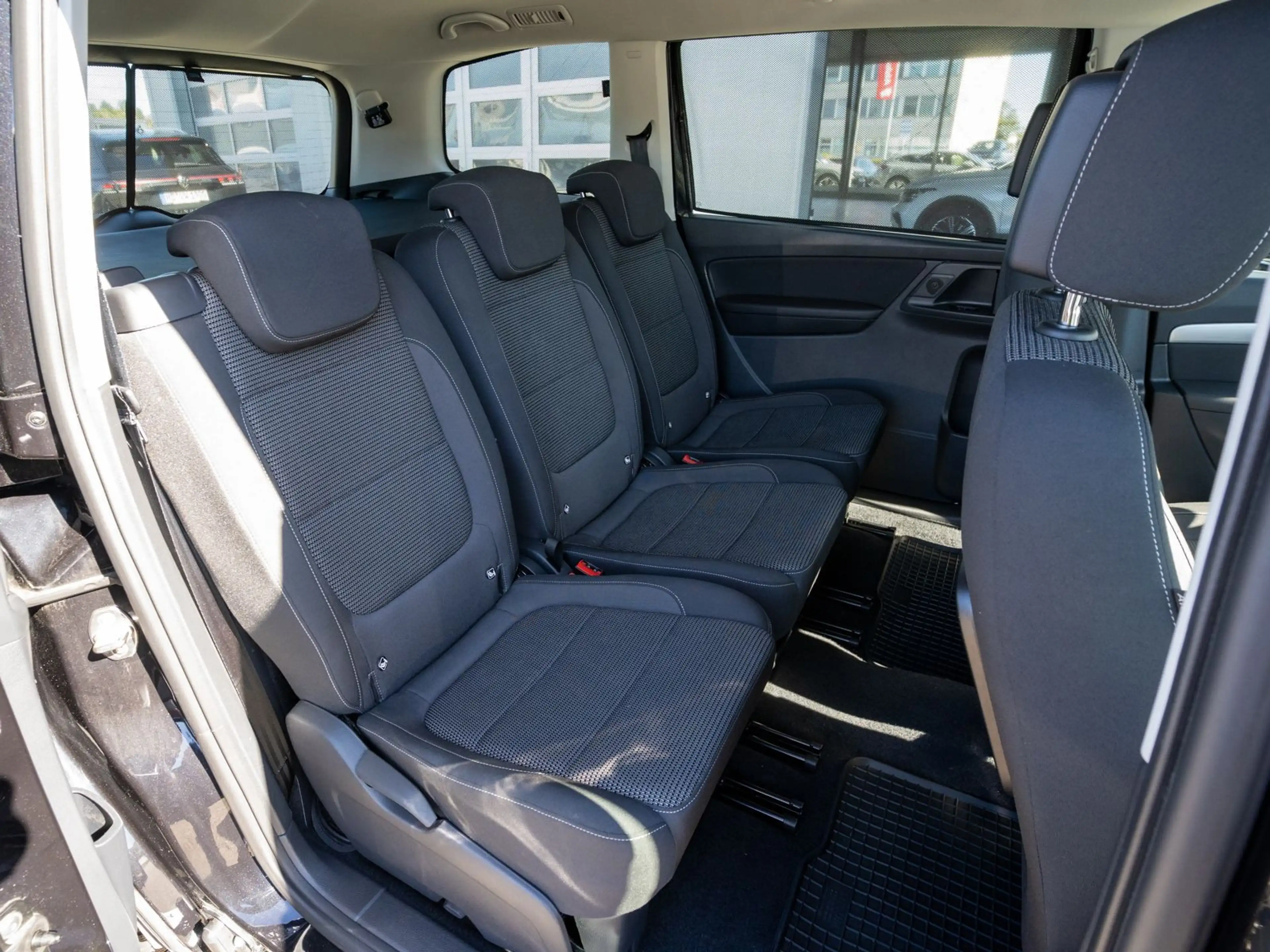 Volkswagen Sharan Comfortline 1.4 TSI DSG Navi PDC AHK 7-S — photo 8