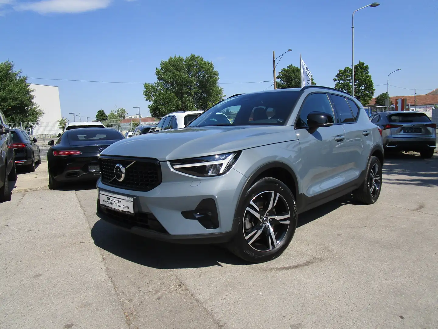 Volvo XC40 B3 Plus Dark Aut. " LED, AHV, Navi " Grau - 2