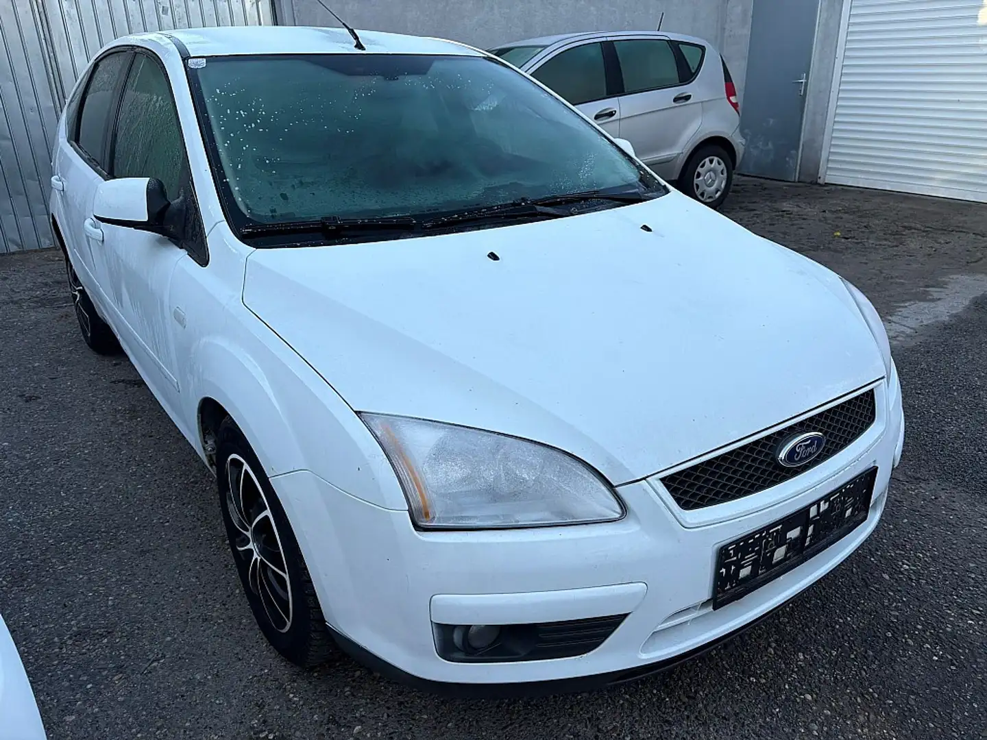 Ford Focus Trend 1,6 TDCi *EXPORT* Schwarz - 2