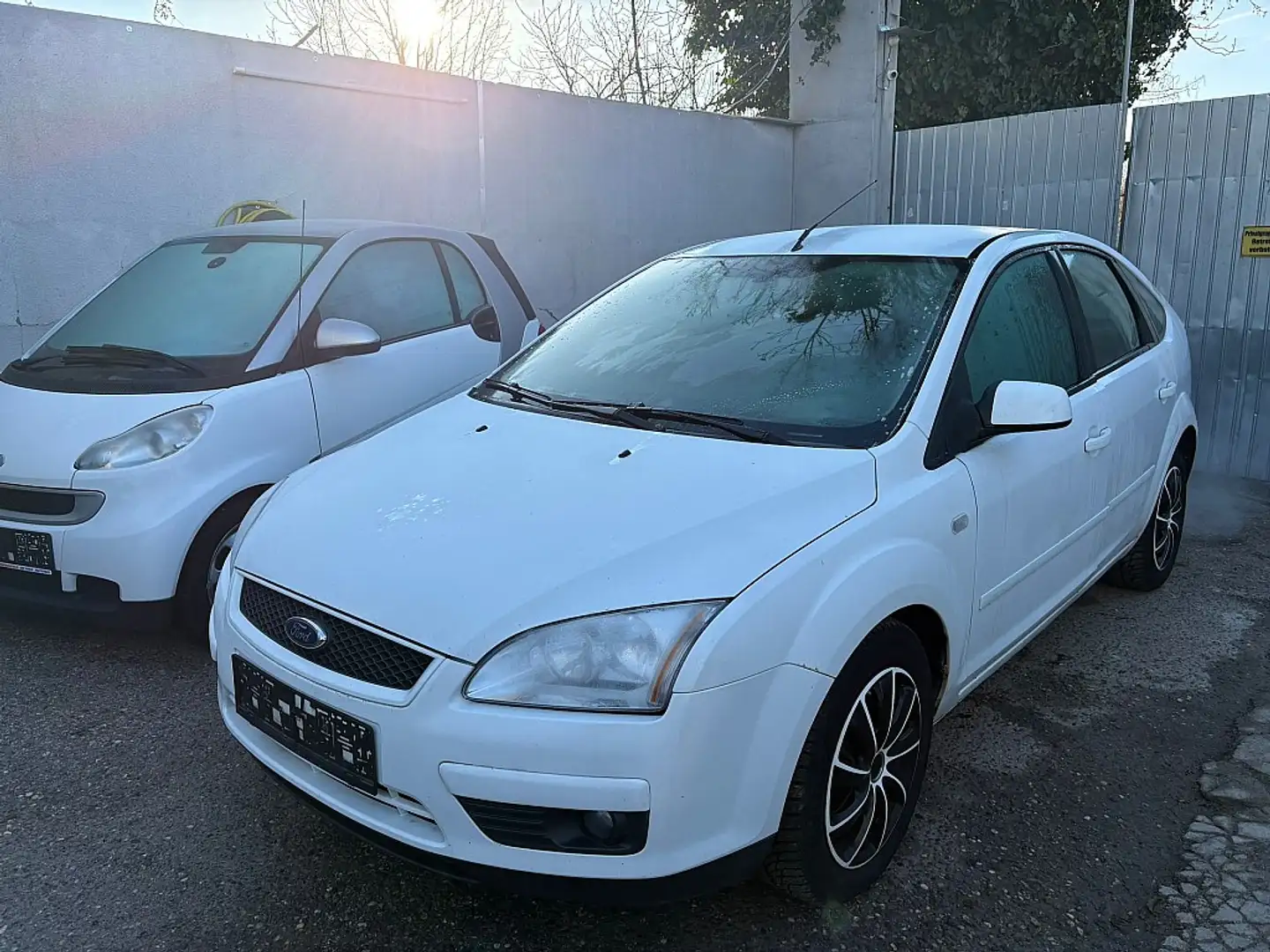 Ford Focus Trend 1,6 TDCi *EXPORT* Schwarz - 1
