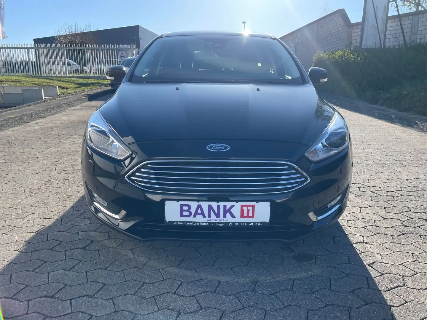 Ford Focus Turnier Titanium *2 Hand * AHK * R-Kamera Schwarz - 2