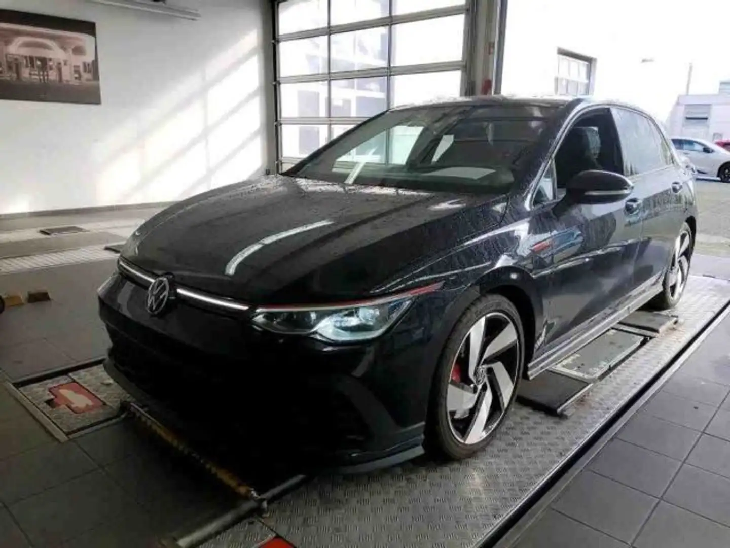 Volkswagen Golf GTI CLUBSPORT IQ.LIGHT KAMERA NAVI ACC LM18 Schwarz - 2