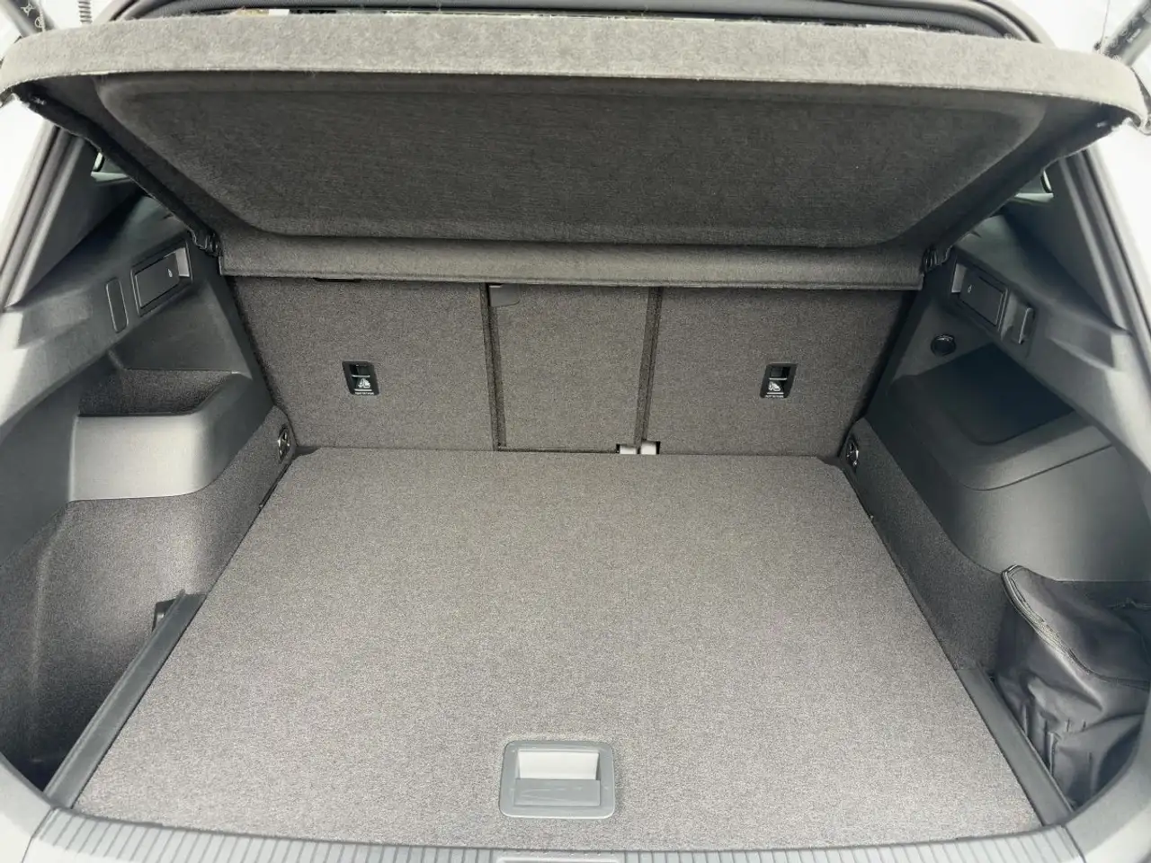 Volkswagen Tiguan 2.0 TDI DSG "BLACK STYLE" R-Line ACC Navi 7