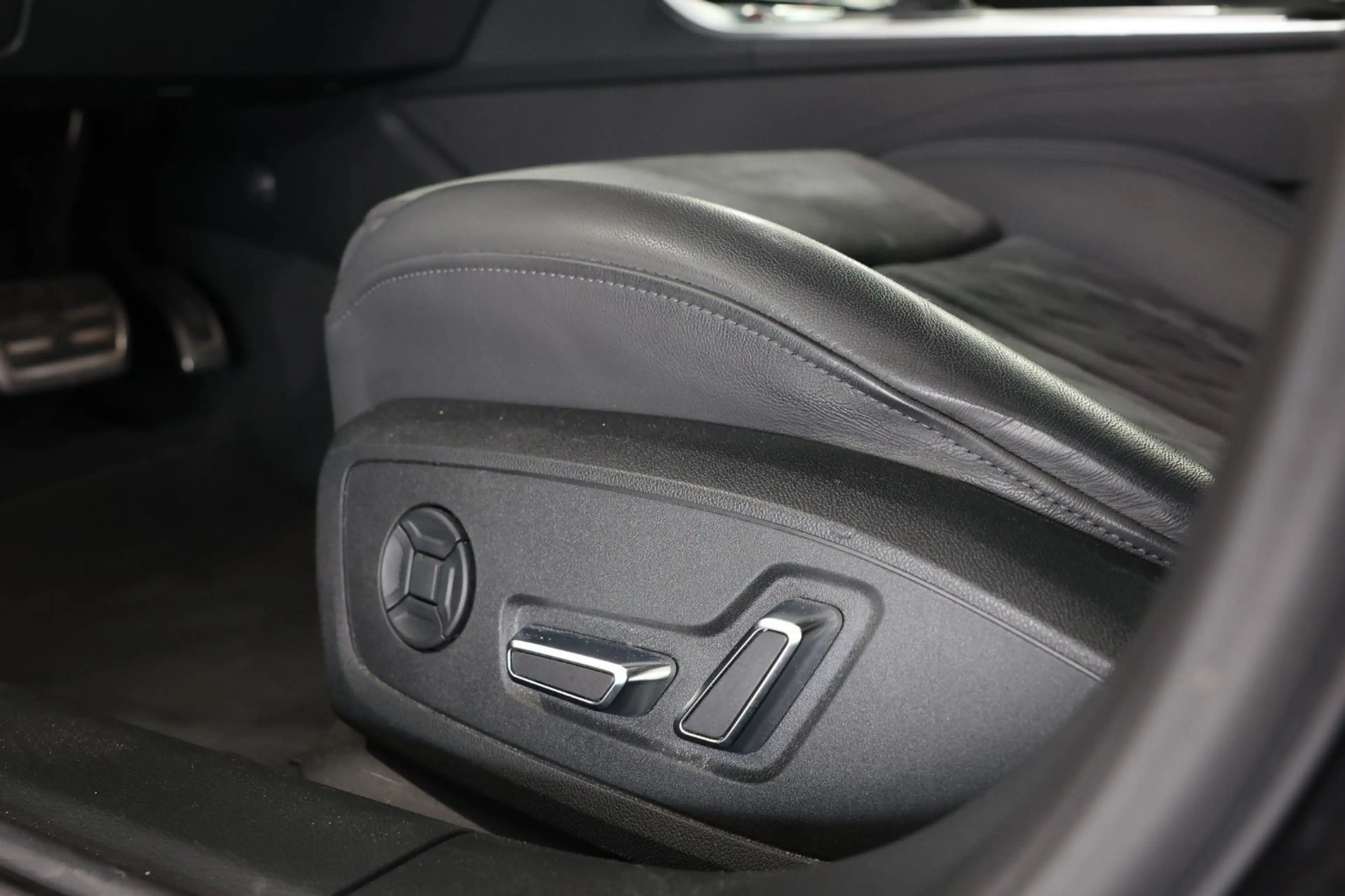 Audi RS6 Avant 4.0 TFSI quattro HUD*360*MatrixLED*ACC — photo 12