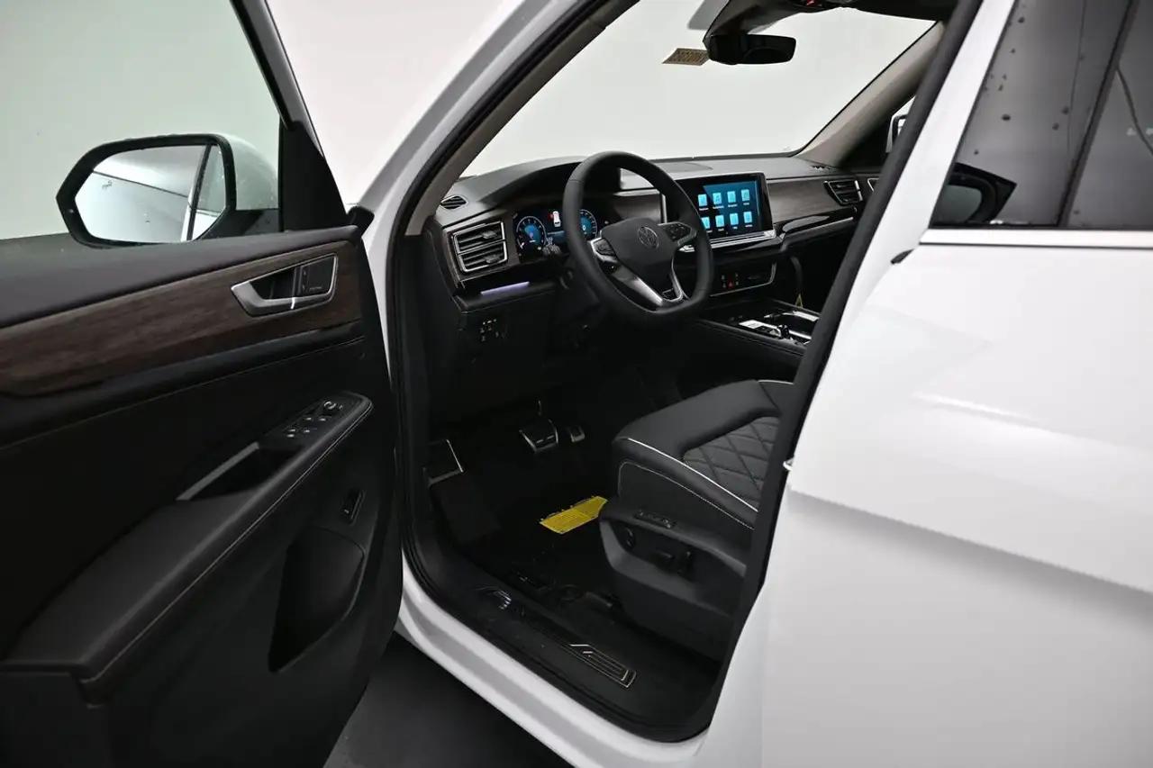 Volkswagen Atlas photo Volkswagen Atlas