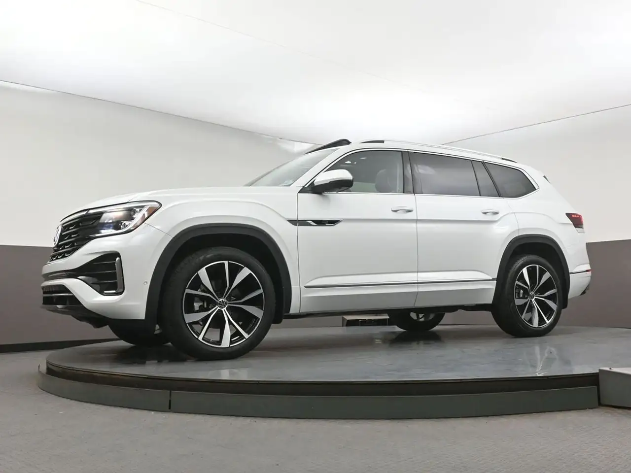 Volkswagen Atlas photo Volkswagen Atlas