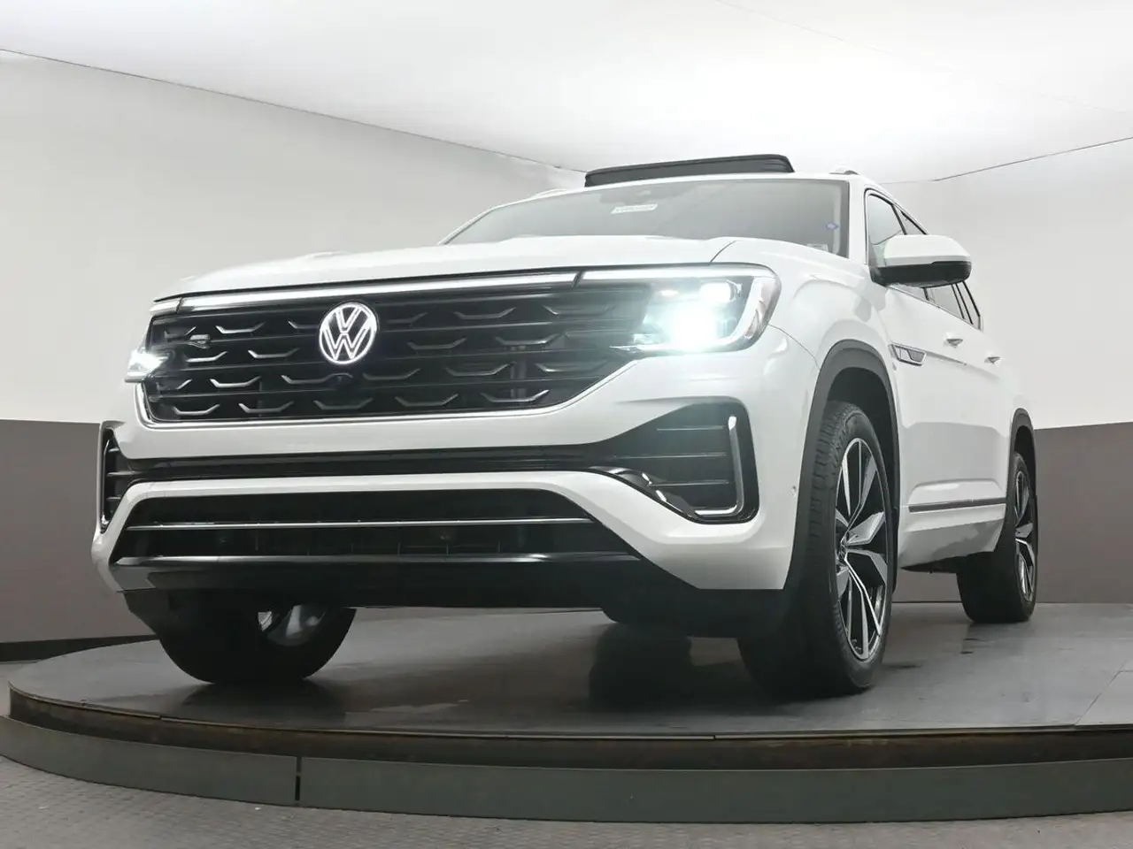 Volkswagen Atlas photo Volkswagen Atlas